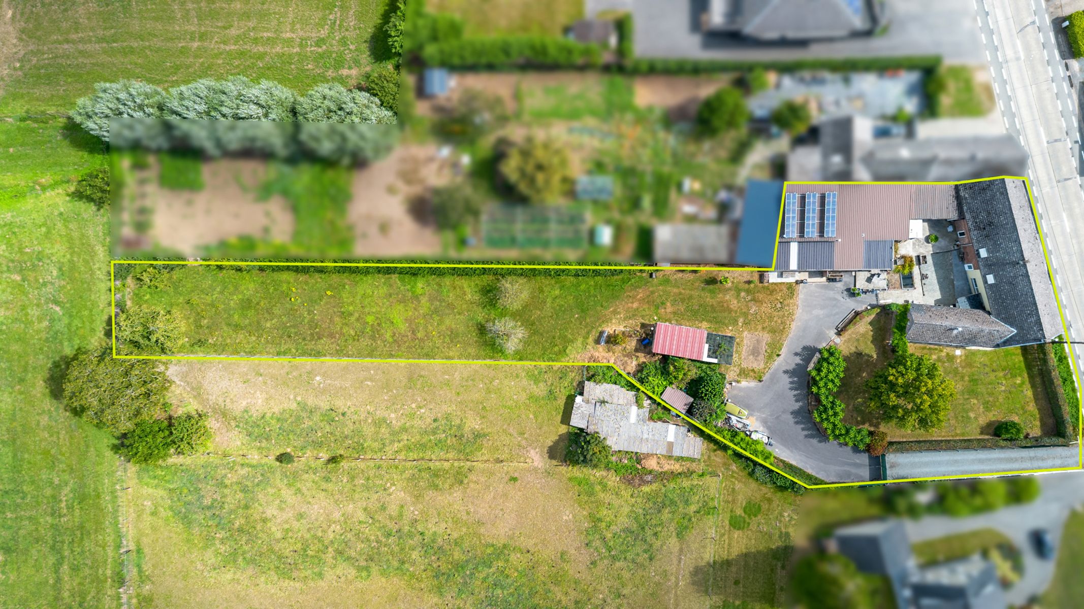 Ruime woning met atelier en garage op perceel van 32 are  foto 4