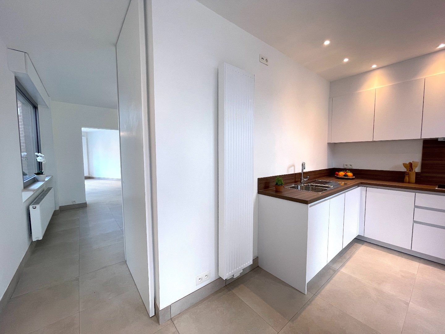 Prachtige, gerenoveerde woning met 3 slaapkamers en grote tuin! foto 4