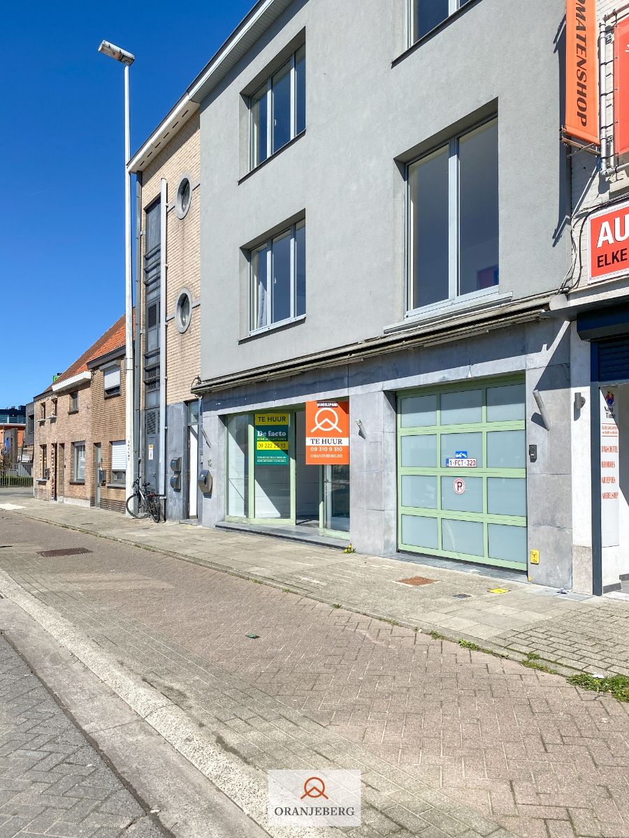 Handelspand met woonst op commercieel strategische ligging te Gent/Melle foto 2