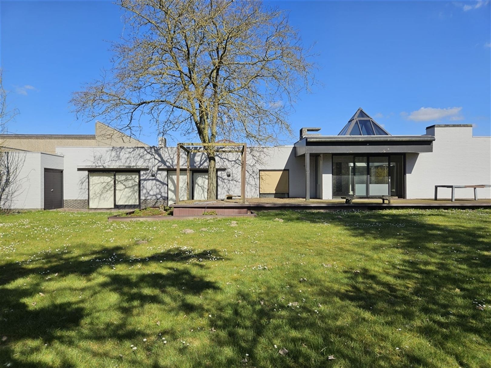 Multifuncitoneel bedrijfsgebouw foto 7