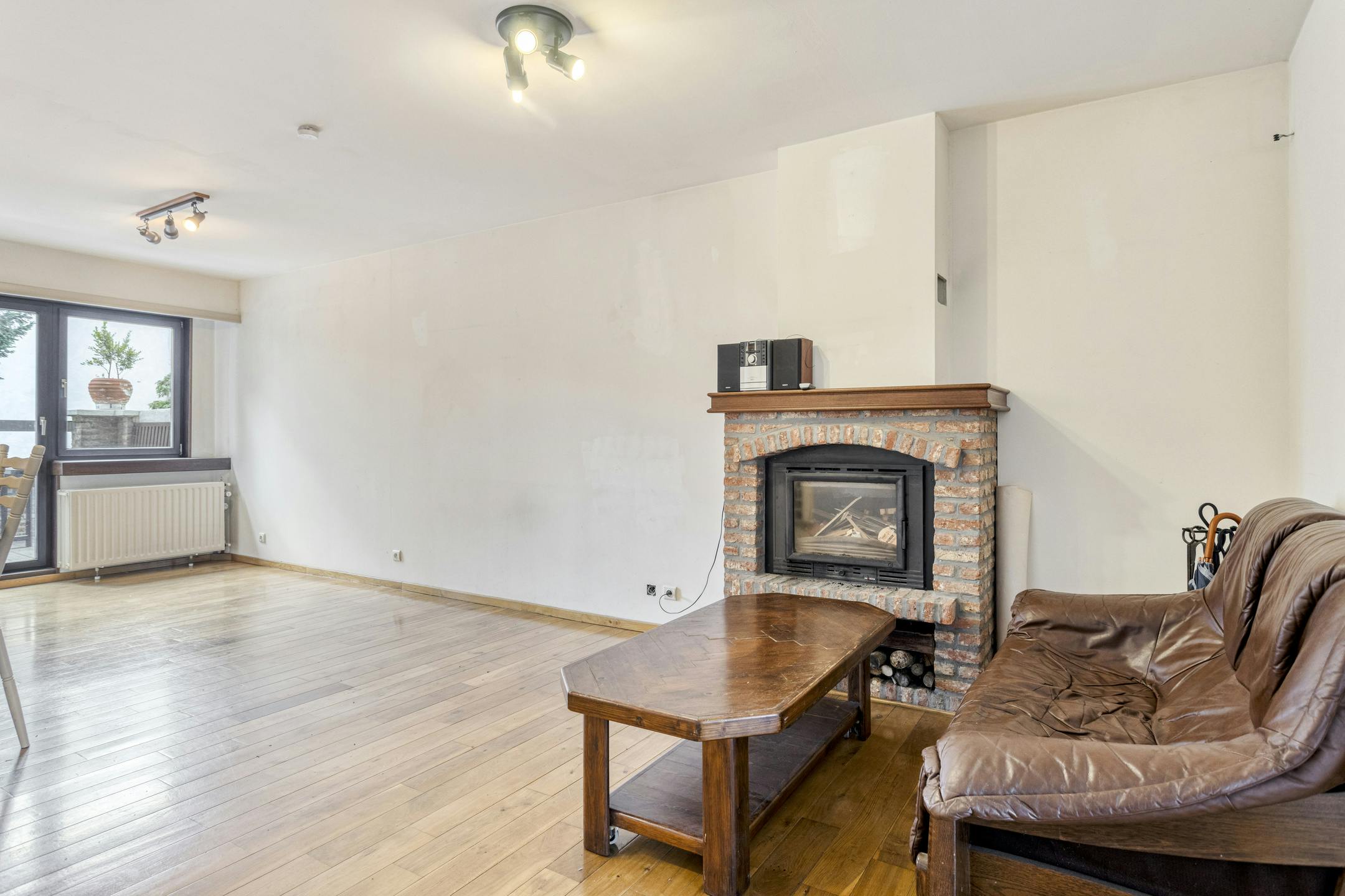 Opbrengsteigendom met garage en 3 appartementen te koop foto 3