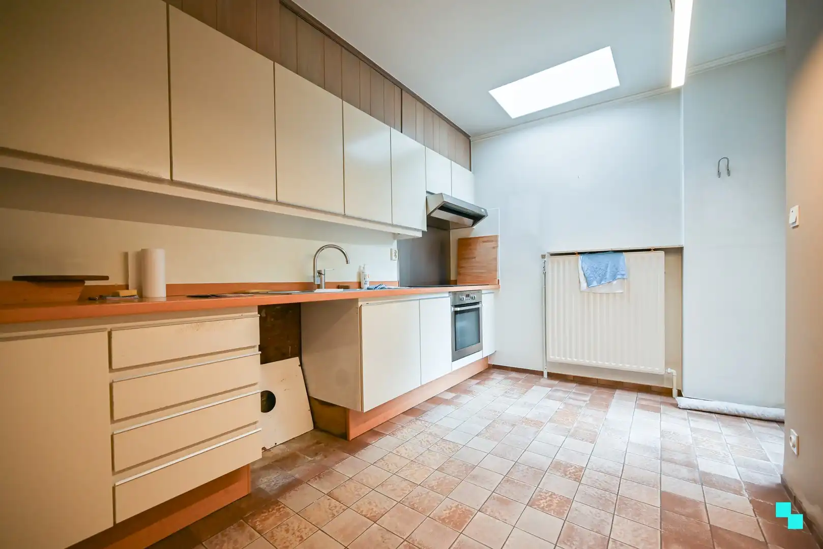 Centraal gelegen handelsruimte met bijhorende woonst en leuke stadstuin te Izegem foto 11