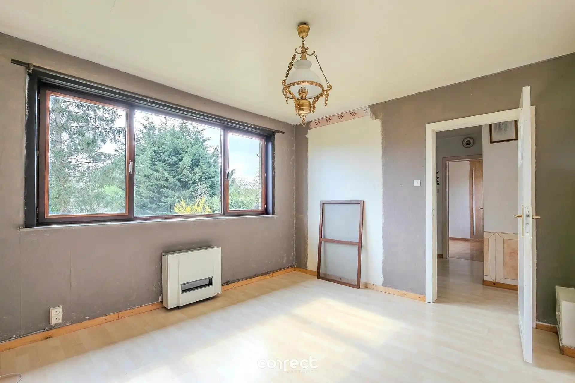 Halfopen bebouwing met 3 slaapkamers, oprit, en zonnige tuin. foto 6