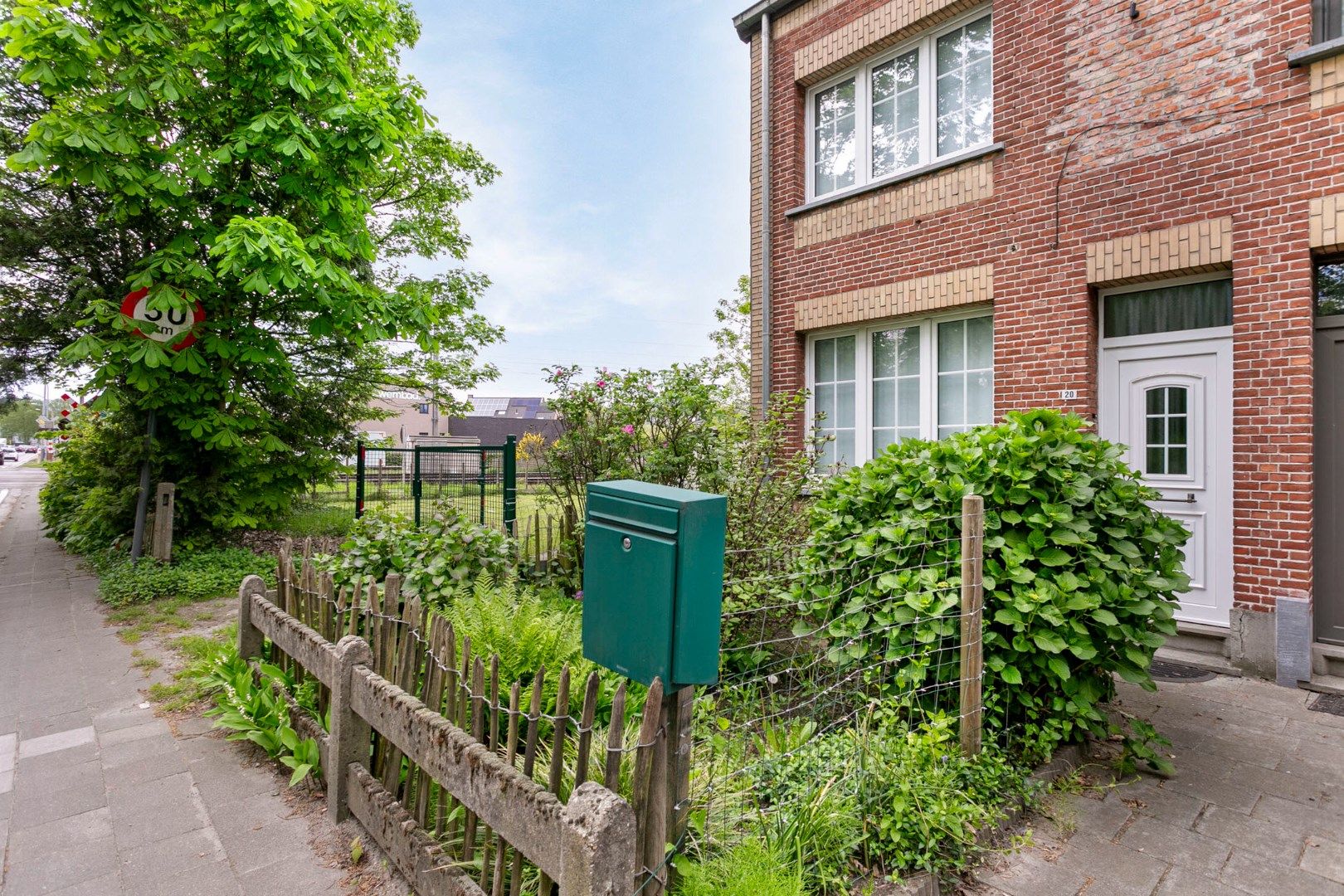 Hoofdfoto van de publicatie: Gerenoveerde woning met 2 slaapkamers op wandelafstand van het centrum van Herentals!