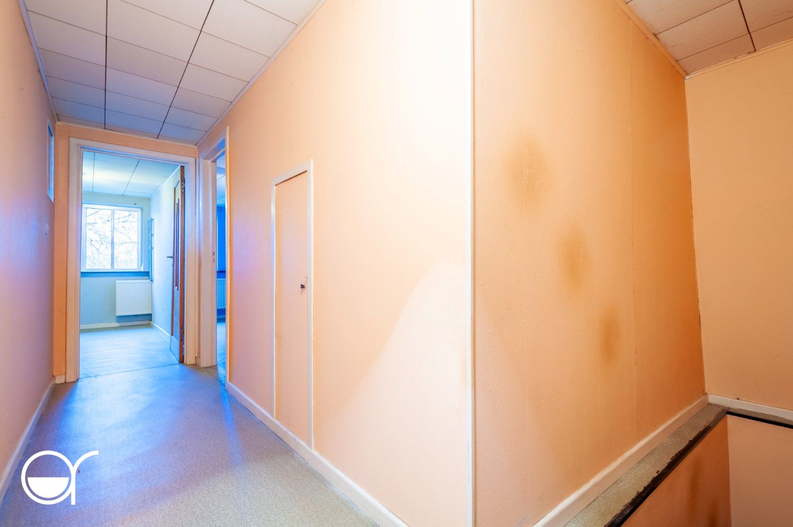 Op te frissen halfopen bebouwing met 5 garages in Mariakerke foto 20