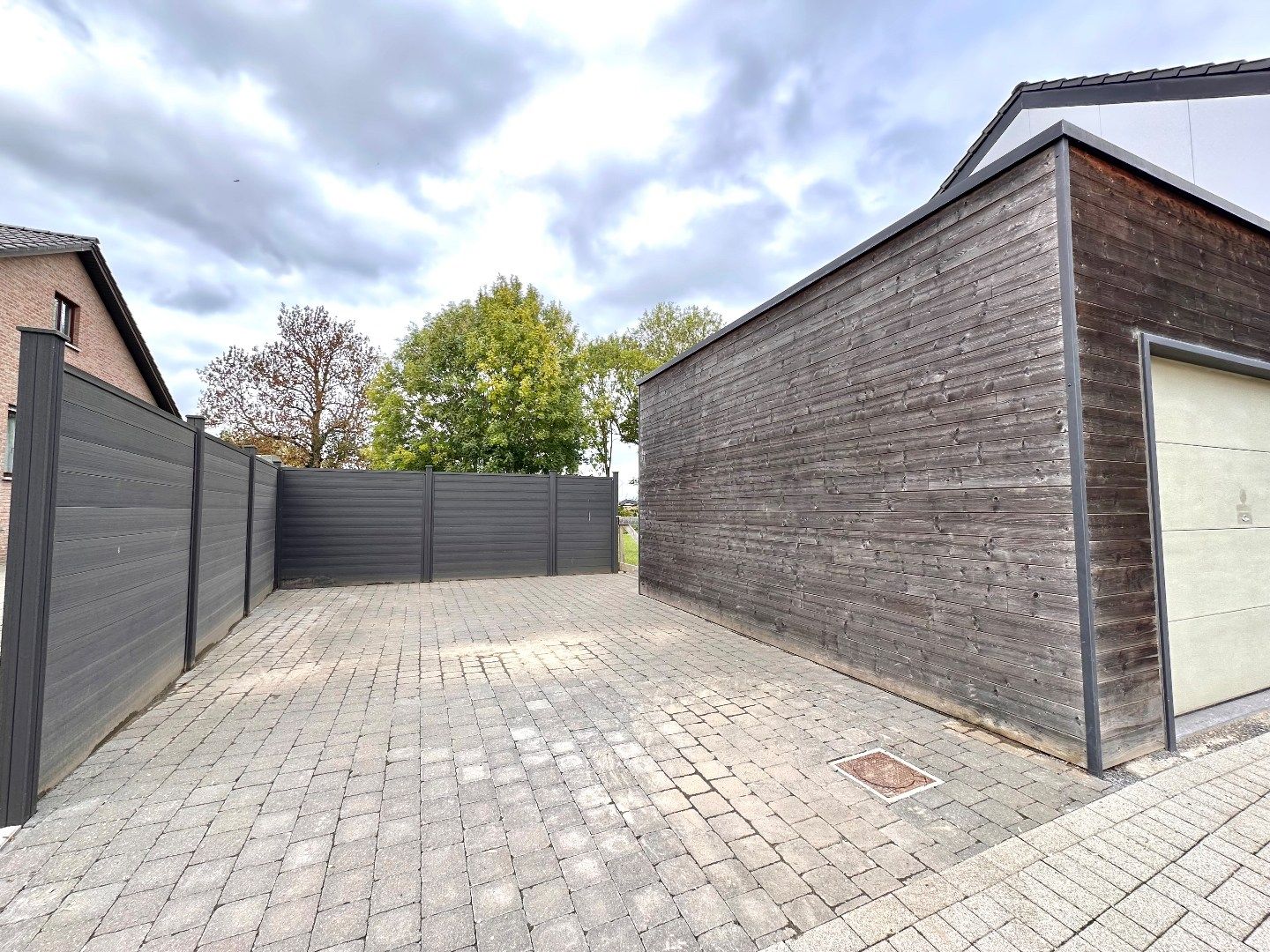 Volledig gerenoveerde halfopen bebouwing met ruime tuin te Sluizen (Tongeren) foto 21