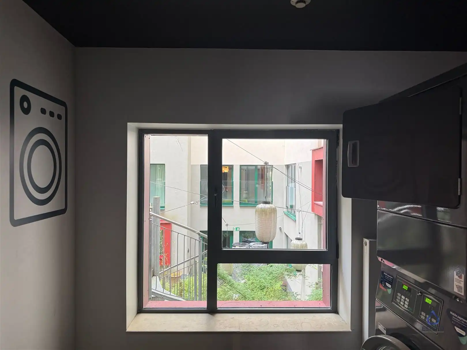 Studio in trendy wijk TE HUUR! foto 17