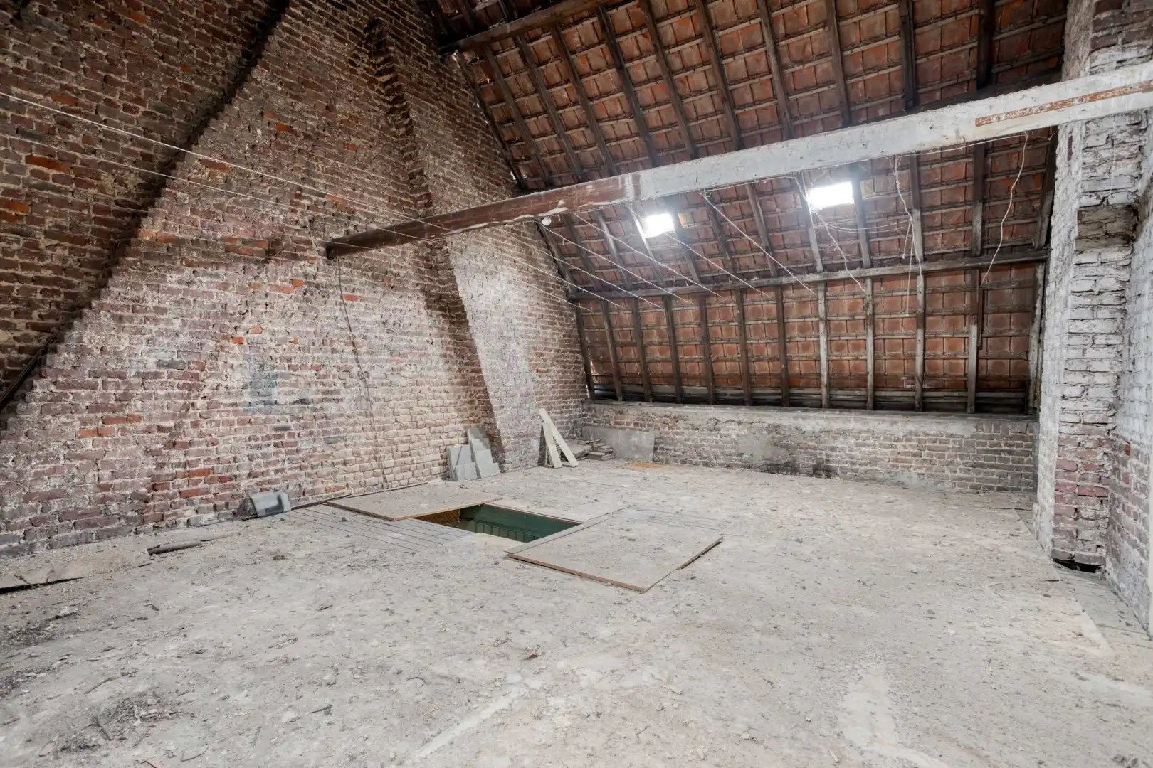 Te renoveren woning met tuin en garage in het centrum van Menen! foto 14