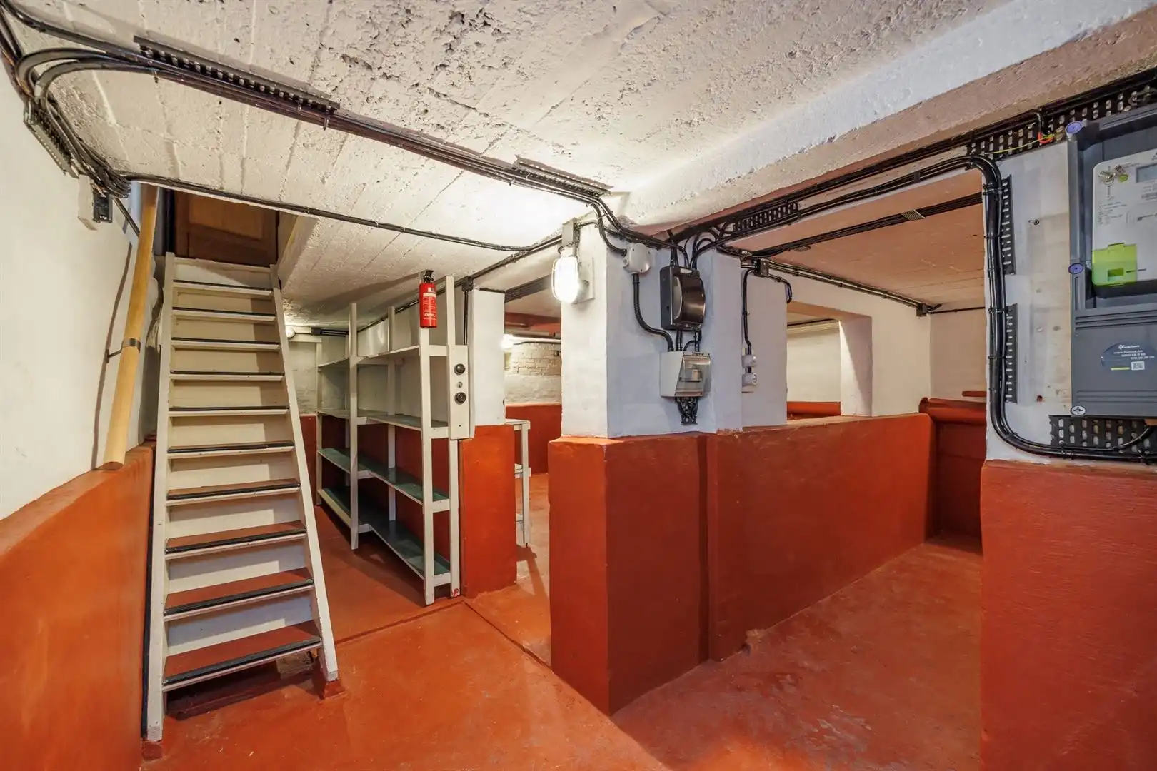 Royale 3-slaapkamerwoning met garage, werkplaats en tuin foto 21