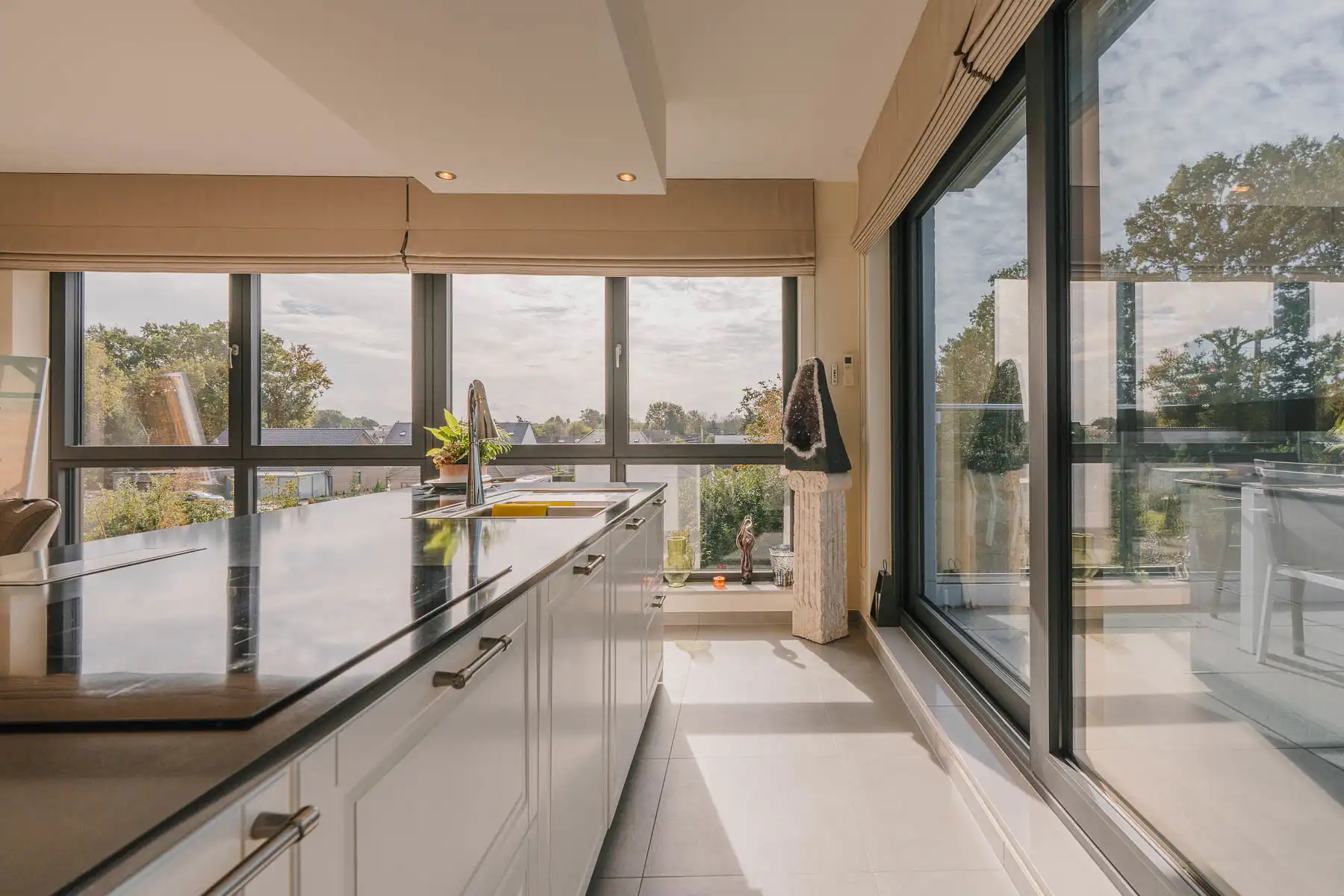 Prachtige penthouse met riant terras foto 30