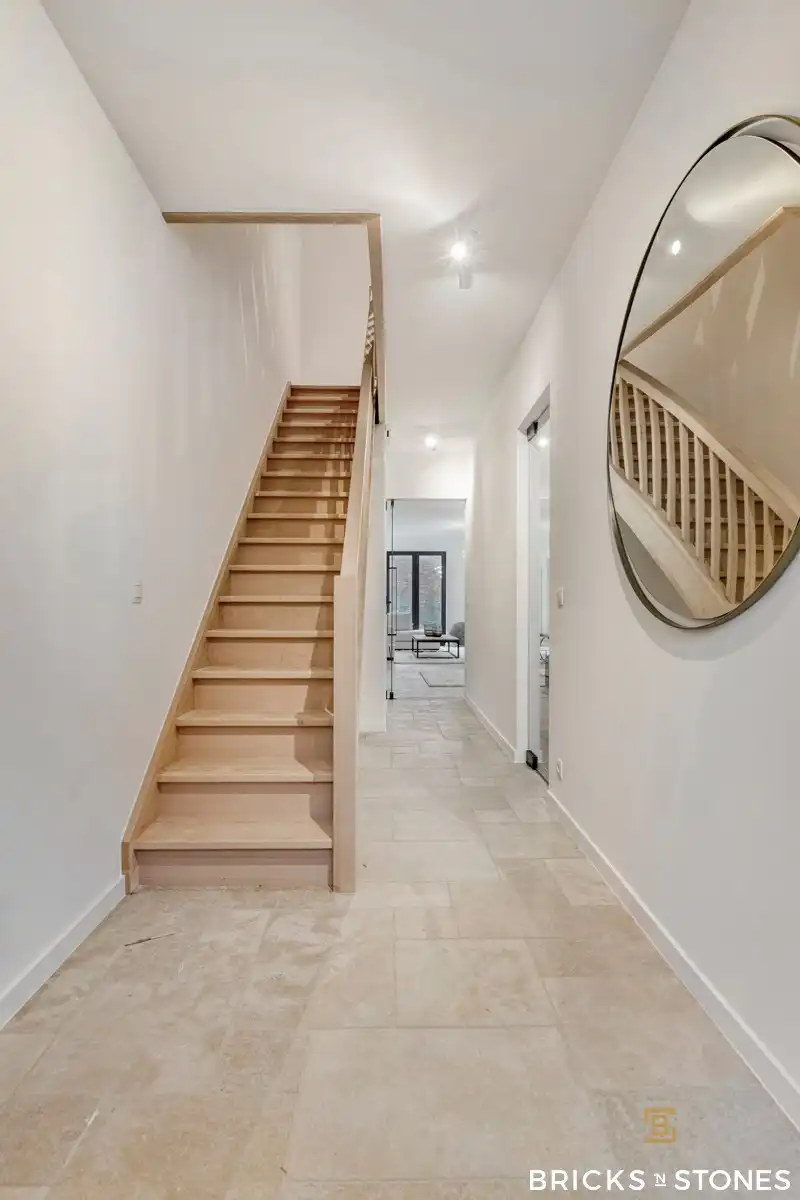 Nieuwbouwwoning met 4 slaapkamers en zonnige tuin foto 3