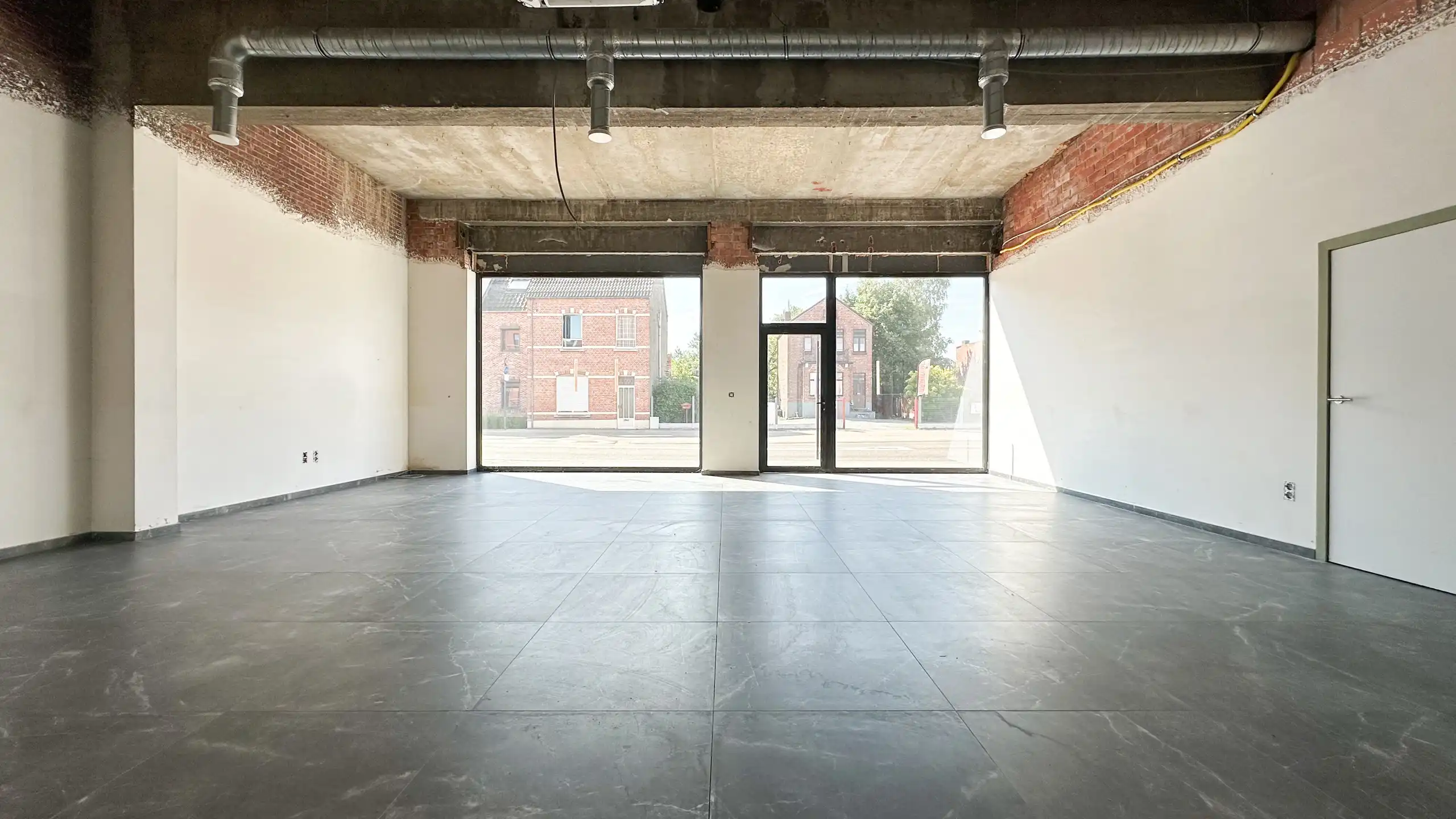 Afgewerkt handelspand van 90m² in Heppen met parkeerplaats! foto 5