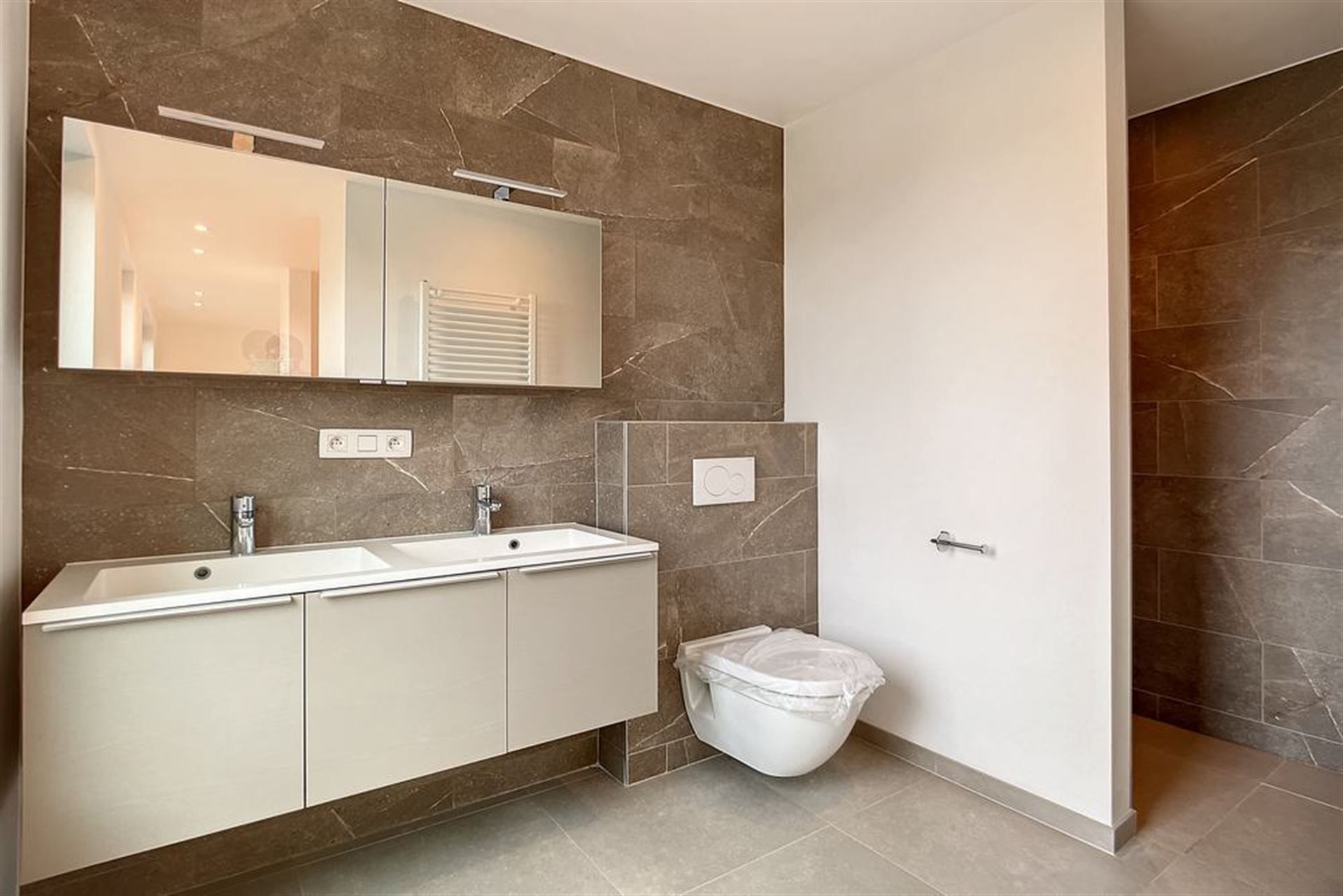 Moderne villa met 5 slaapkamers foto 24