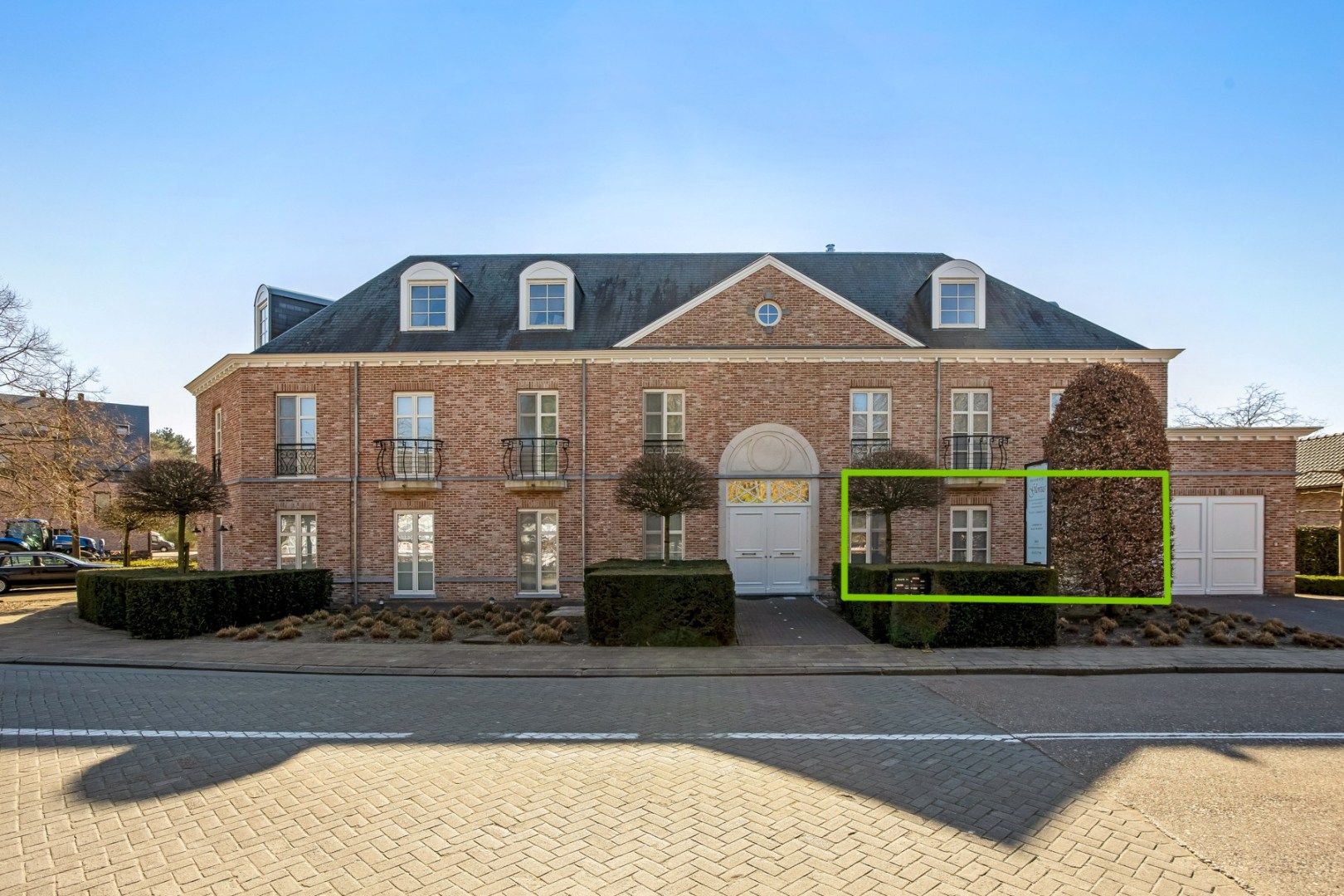 Gemeubelde gelijkvloerse studio in het centrum van Kasterlee-Lichtaart! foto {{pictureIndex}}