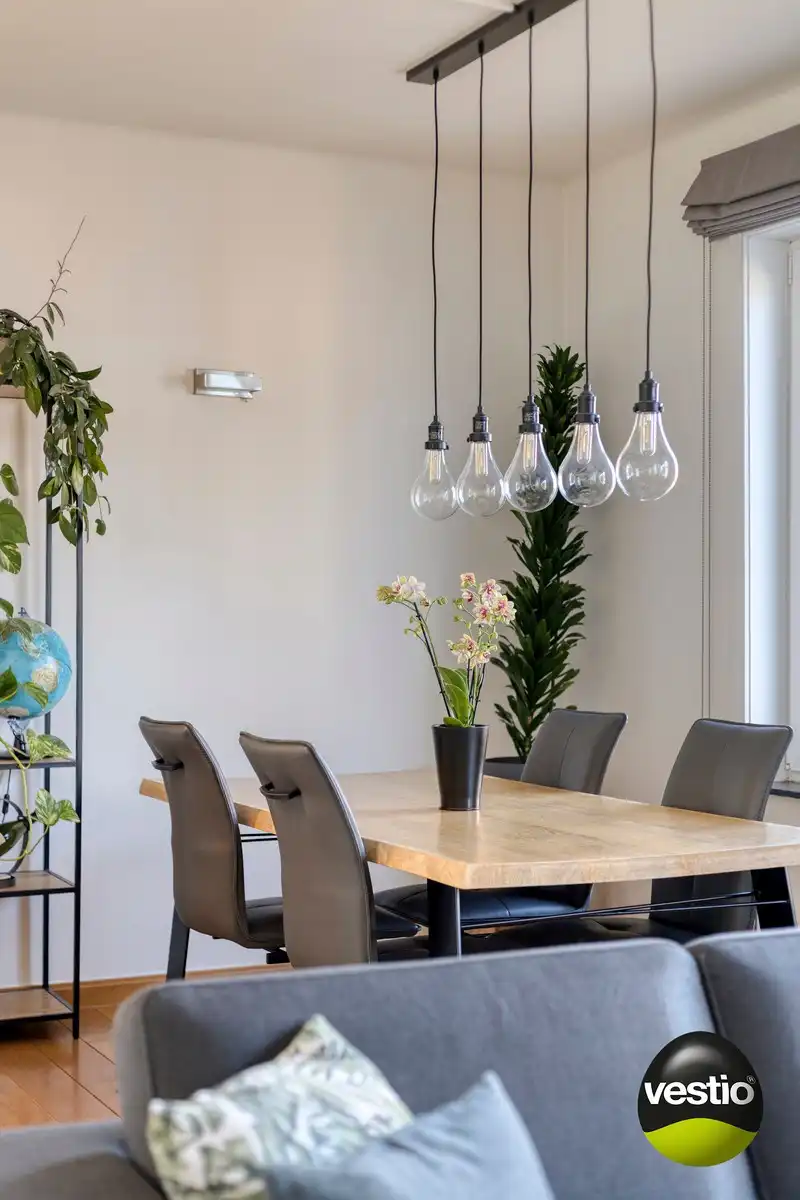 Centraal gelegen gerenoveerd 2-slaapkamerappartement met afsluitbare garagebox. foto 3