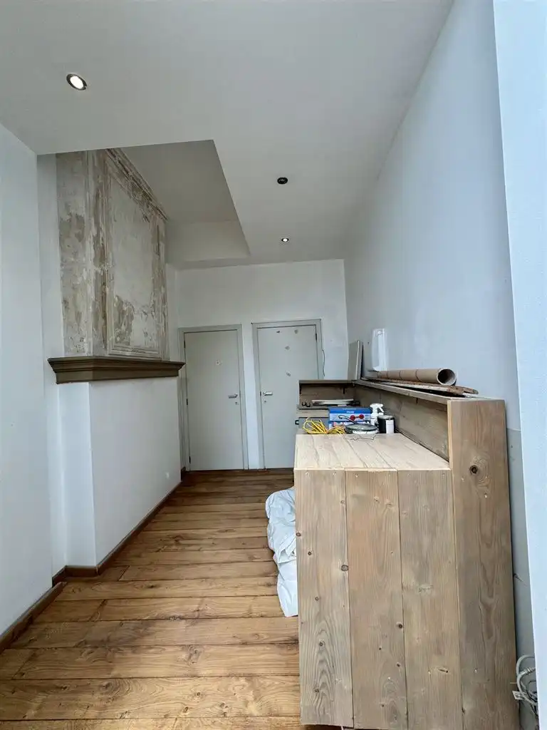 Karaktervolle handelsruimte met diverse mogelijkheden in hartje Maaseik  foto 10