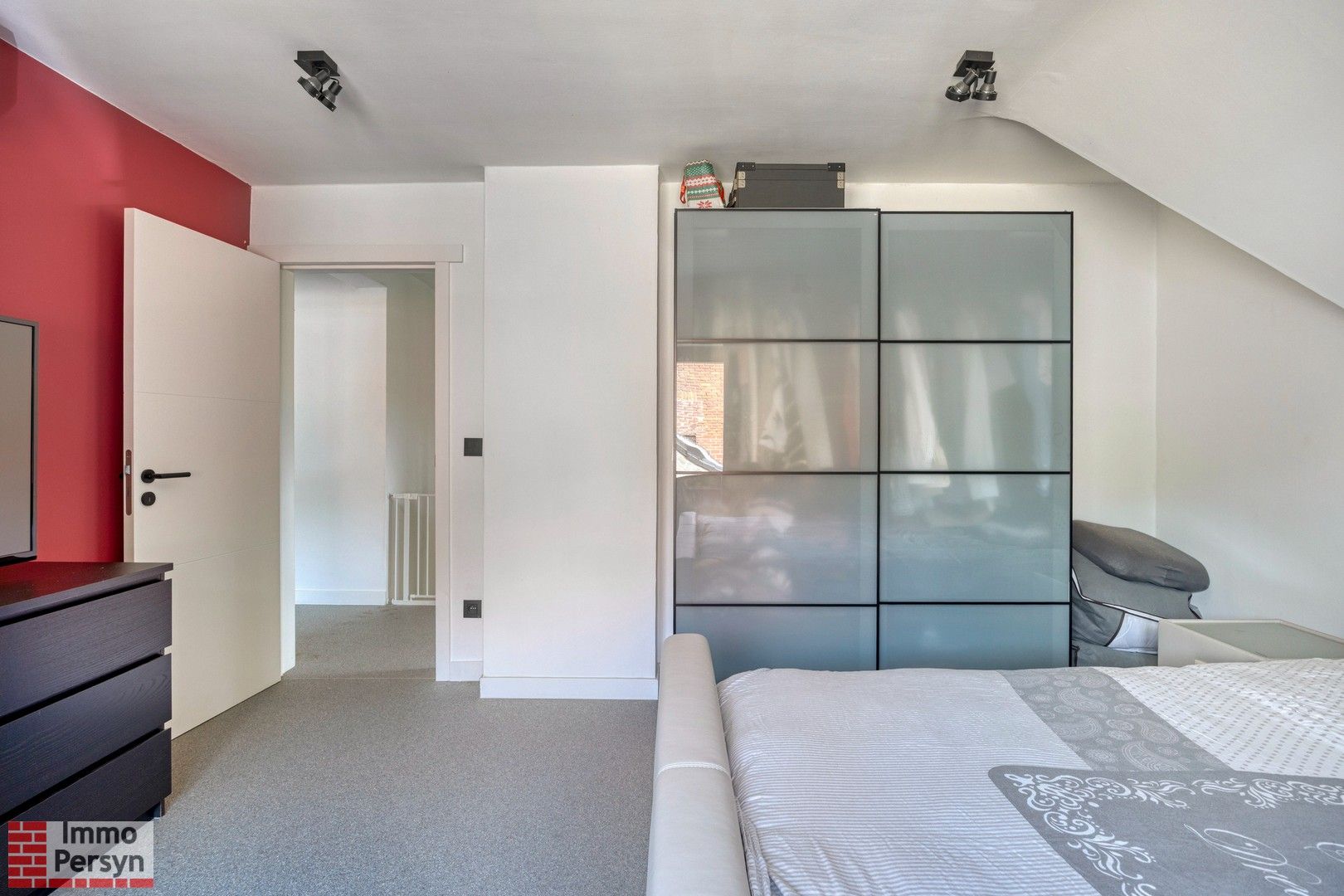 Instapklare en volledig gerenoveerde woning met 3 slpk en garage foto 21