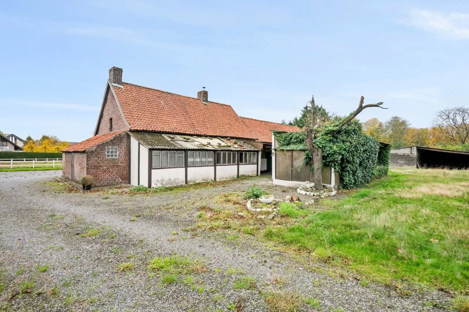 Hoeve en projectgrond met prachtig landelijk verzicht in de Kapelhoek in Roeselare foto 7