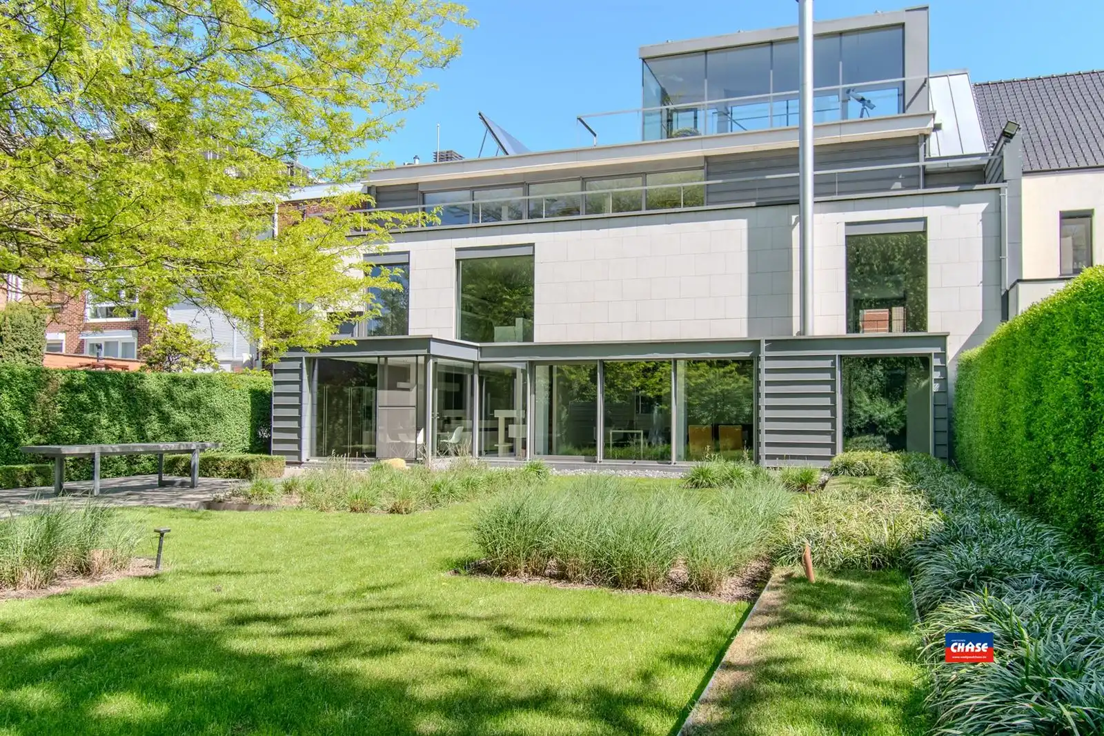 Uitzonderlijke praktijkwoning foto 2