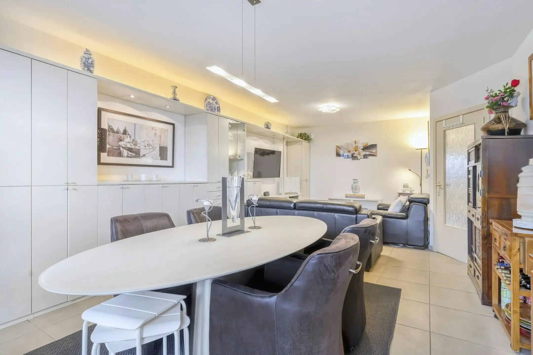 Appartement met 2 terrassen en garage te koop in Wilrijk foto {{pictureIndex}}