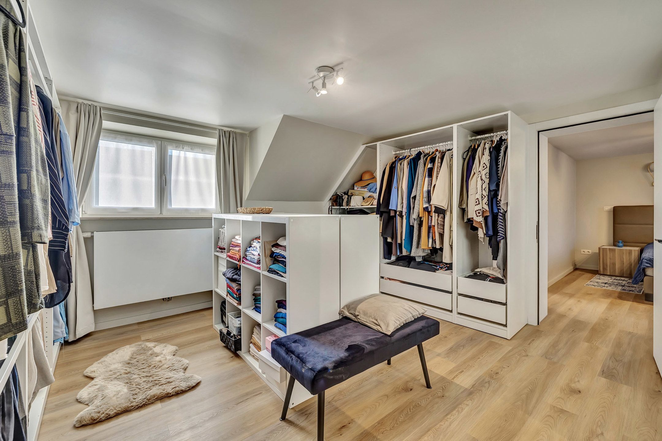 Instapklare woning met ruime tuin en garage foto 18