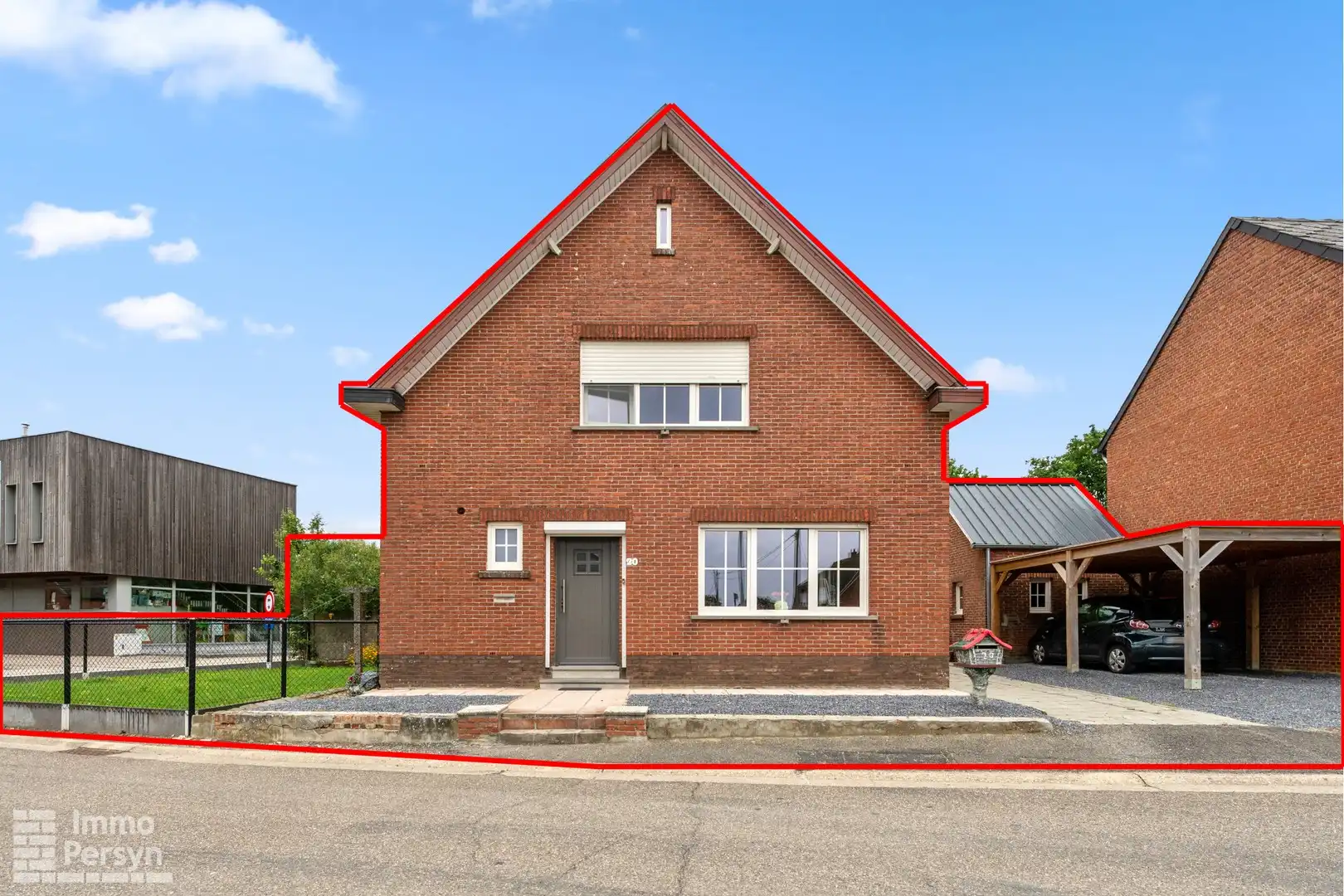 Charmante, gerenoveerde woning met carport en tuin foto 2
