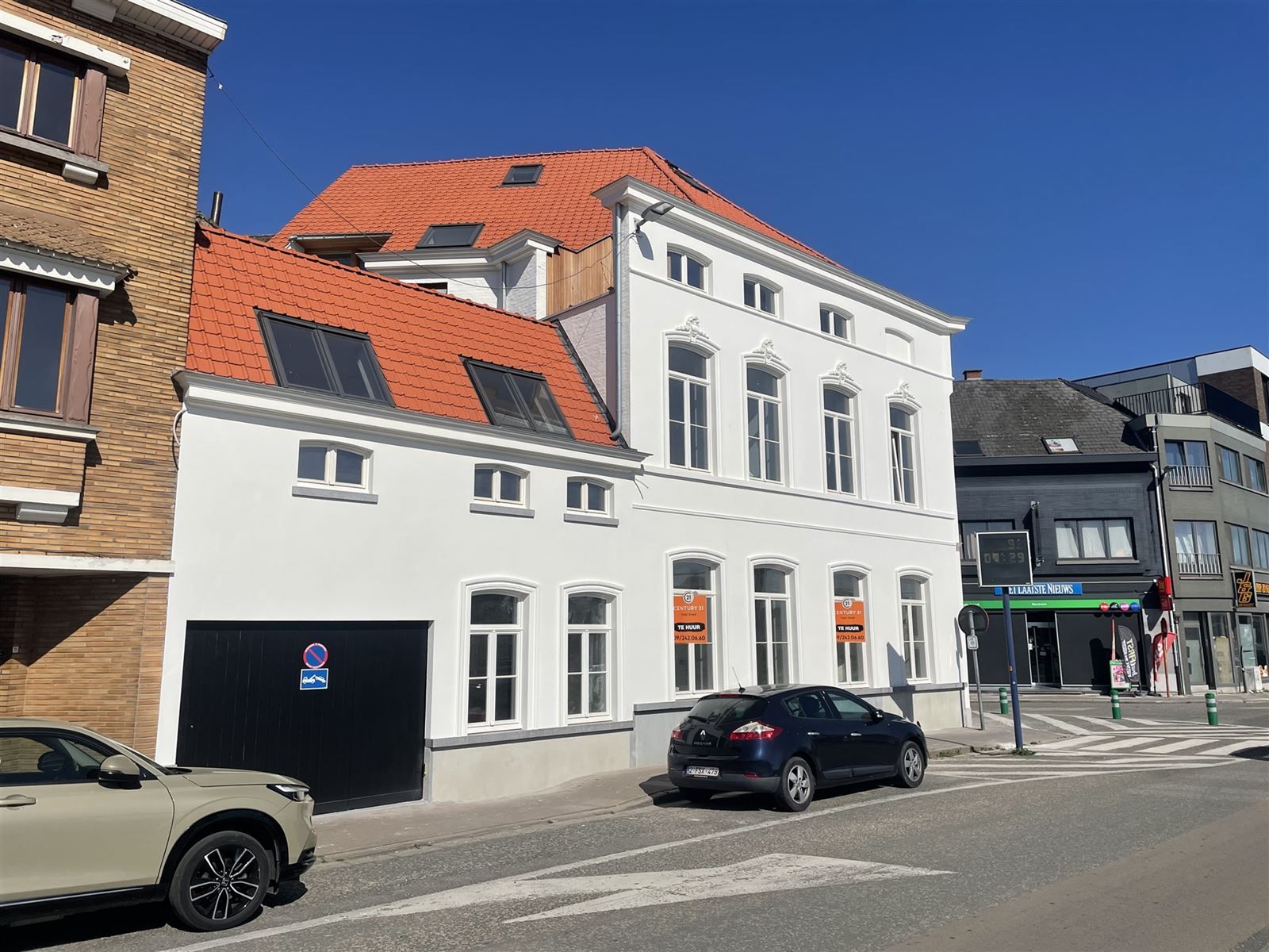 Instapklaar dakappartement te centrum Zottegem! foto {{pictureIndex}}