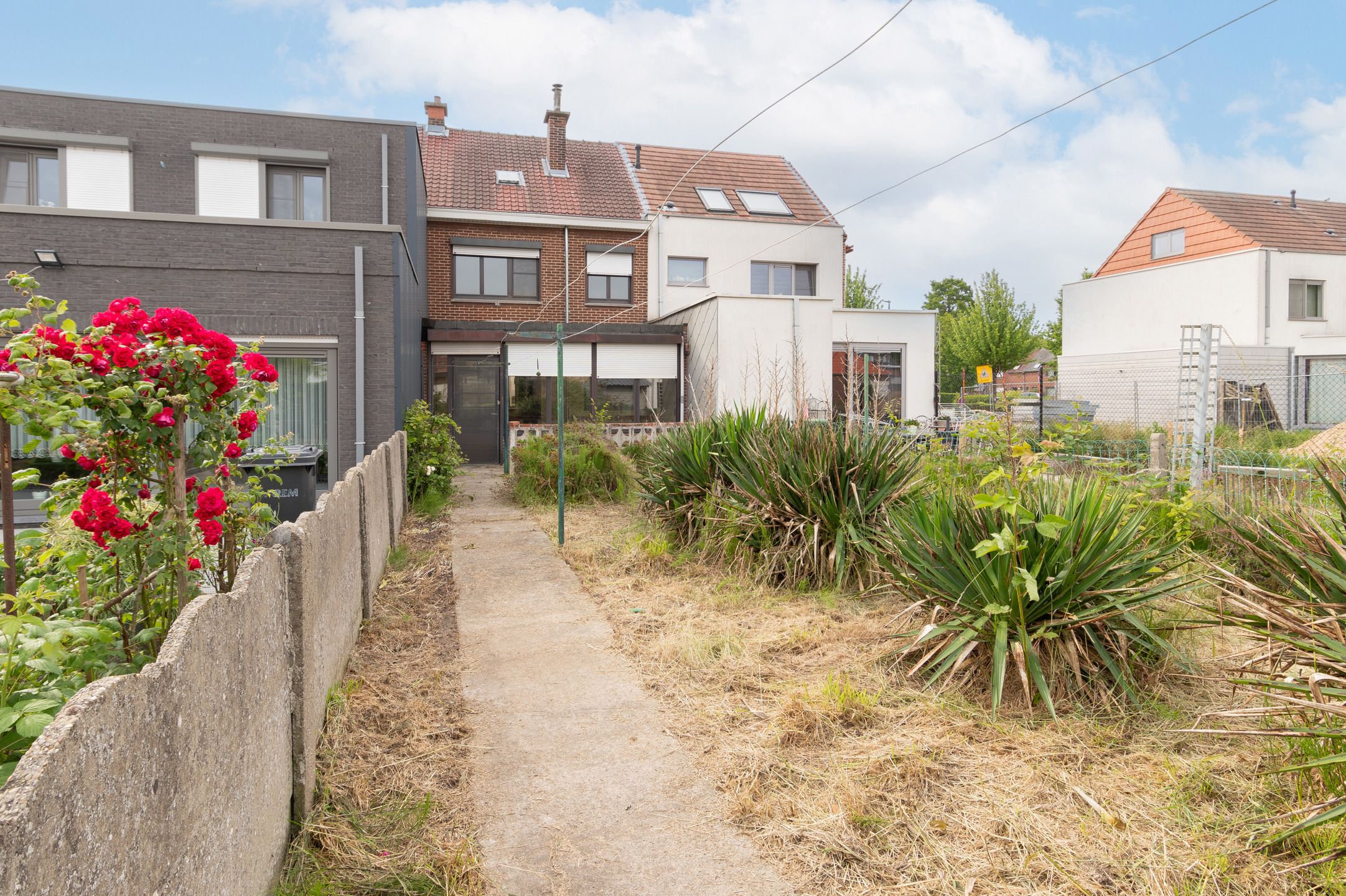 Knusse te renoveren woning met leuke tuin foto 17