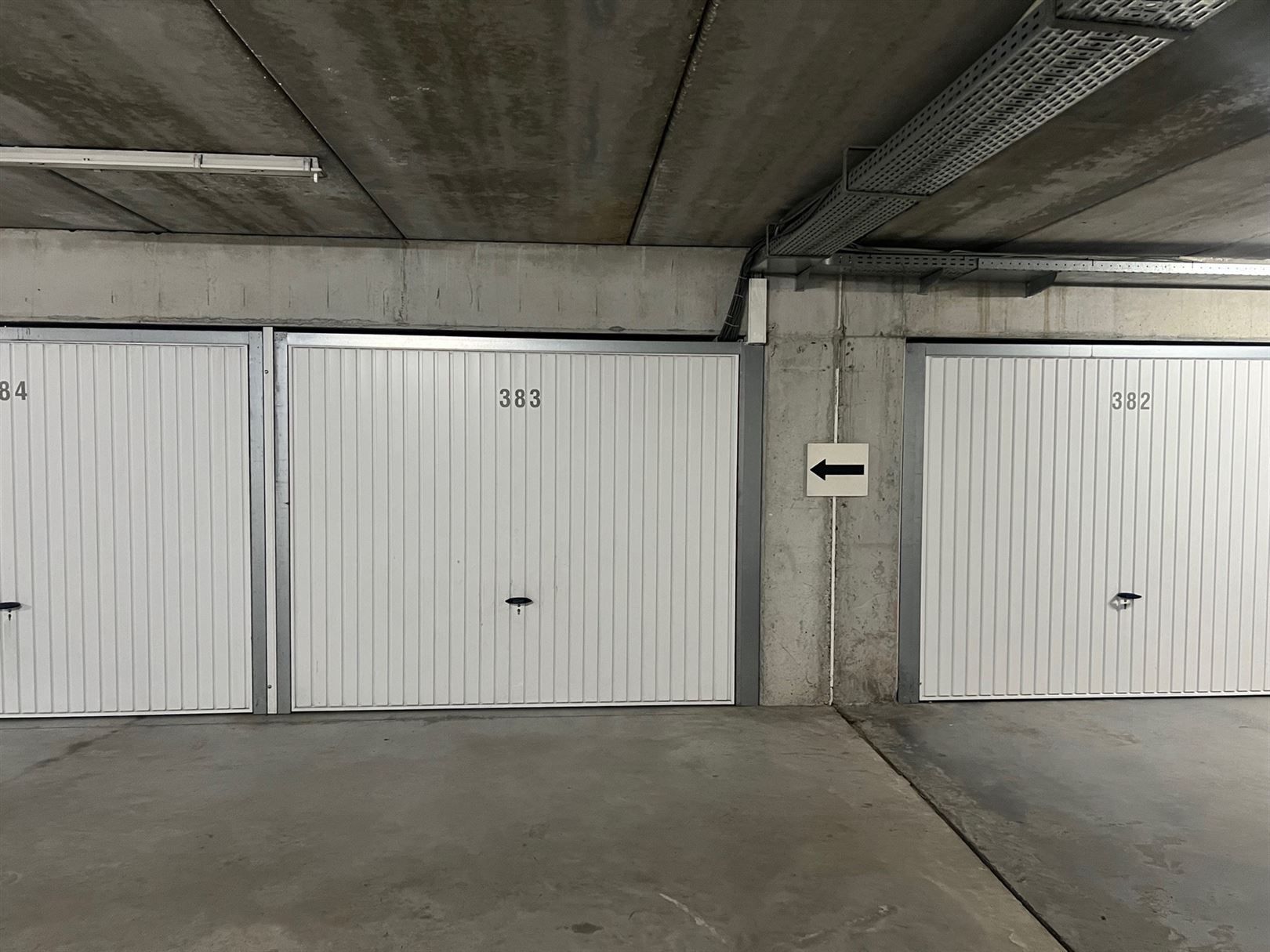 Riante dakstudio met groot terras en terrasberging foto 20