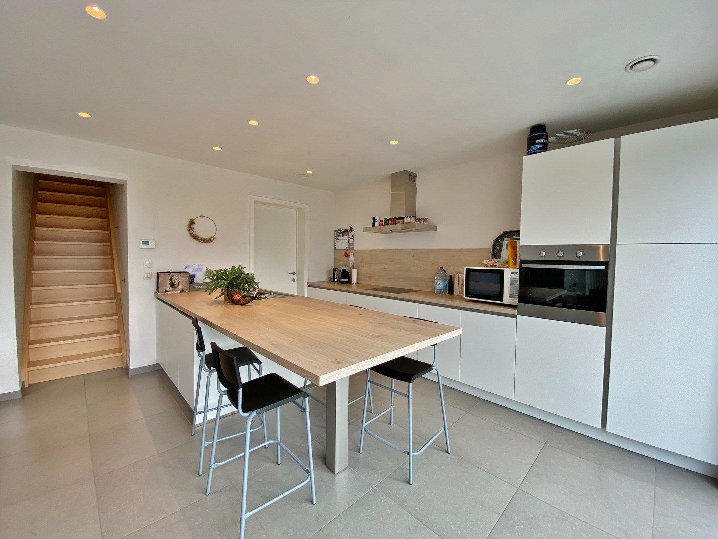 Recent vernieuwde woning met 4slpk, garage, zuidgerichte tuin & buitenberging foto 6
