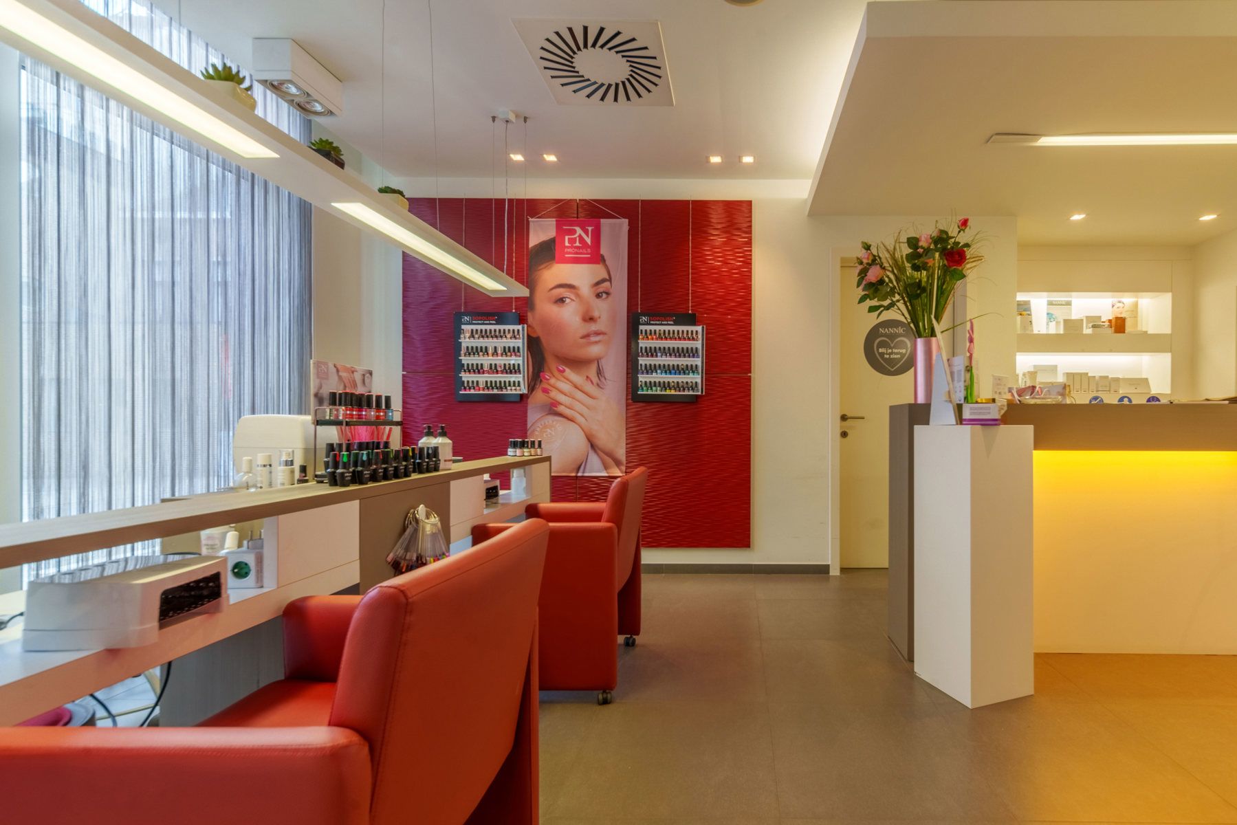 Instapklaar en veelzijdig pand momenteel, perfect ingericht voor het uitbaten van een schoonheidsinstituut.  foto 4