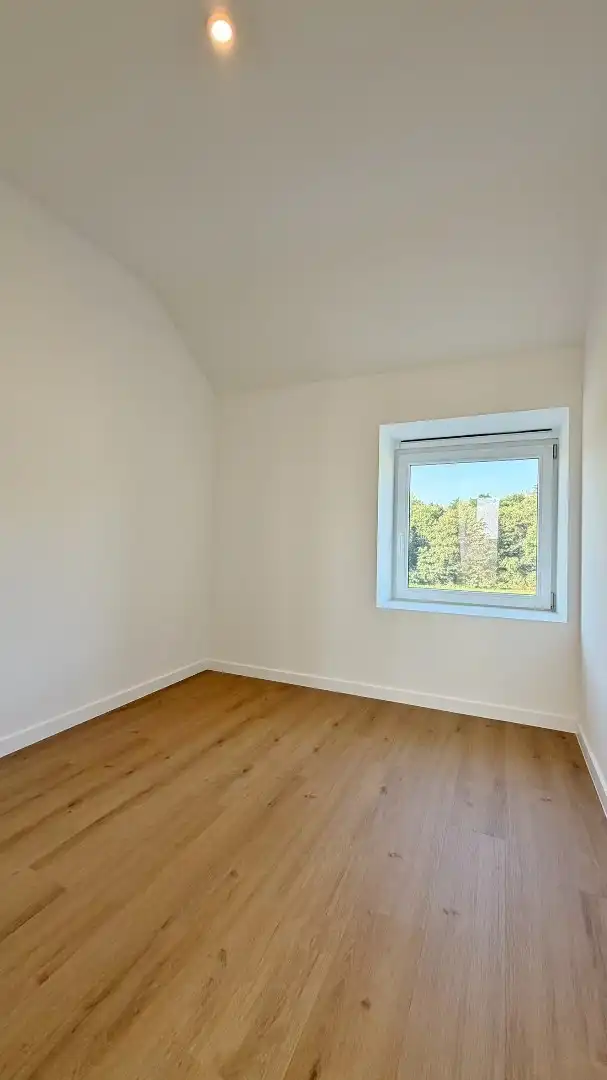 VOLLEDIG GERENOVEERDE, ENERGIEZUINIGE WONING MET ZONNIGE TUIN EN PRACHTIG OPEN ZICHT foto 14