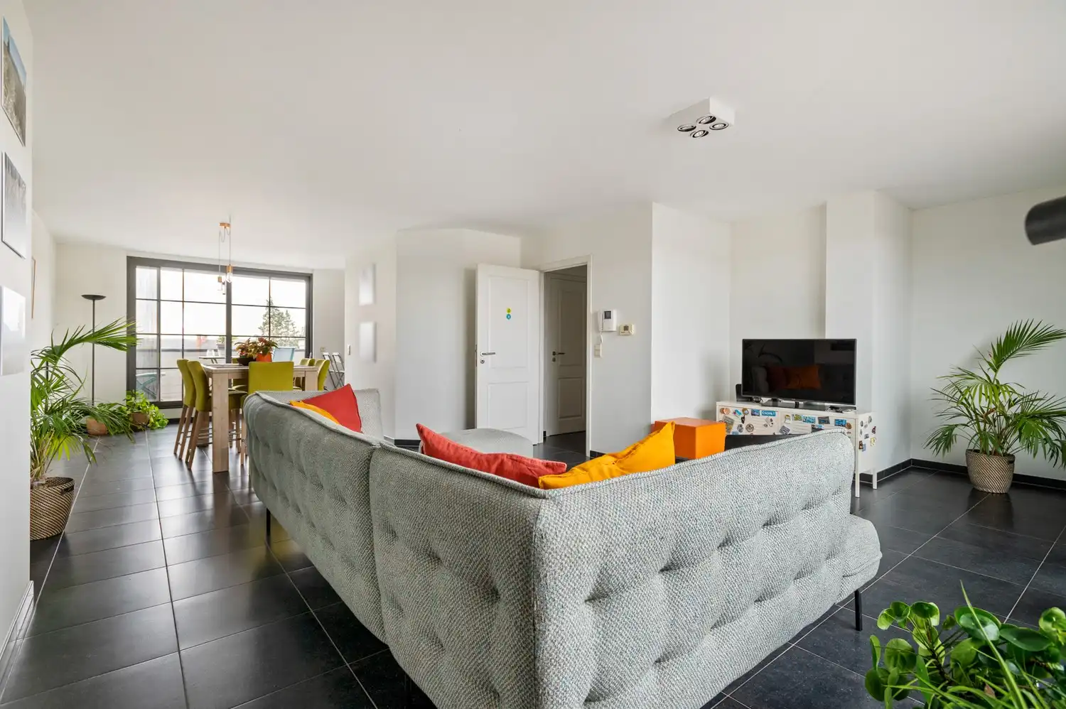 Ruim duplexappartement met 2 slaapkamers op toplocatie te Lint foto 3