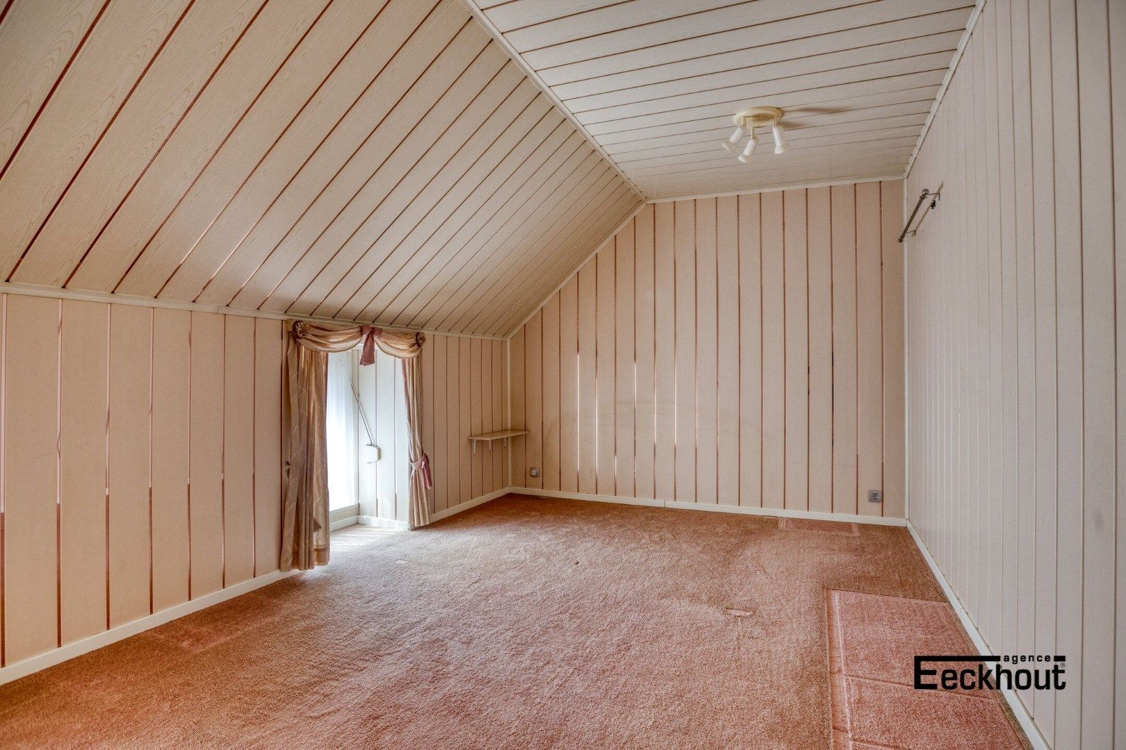 Ruime rijwoning met garage en zonnige koer op een boogscheut van het strand foto 12