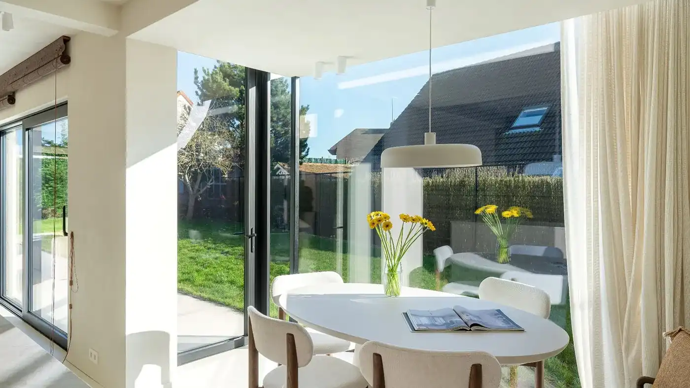 Alleenstaande en luxueus gerenoveerde villa op een rustige en residentiële ligging in Knokke foto 18