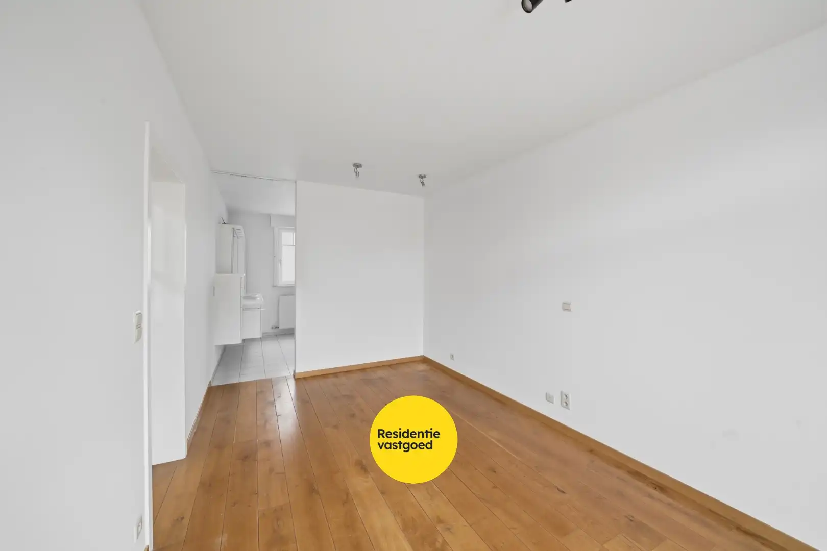 Karaktervolle instapklare hoekwoning met inpandige garage en zonnige stadstuin foto 11