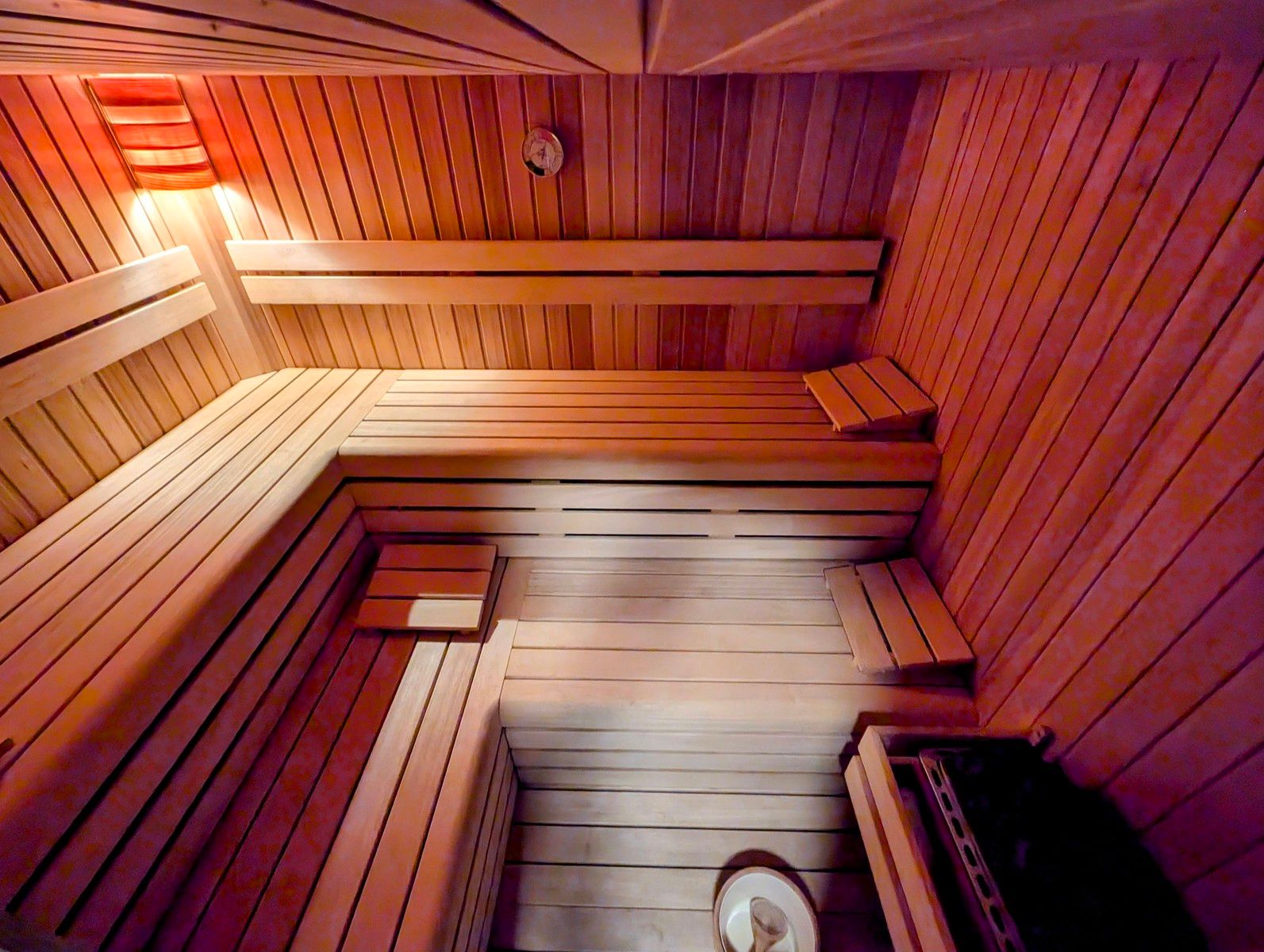 Te koop. Luxe gerenoveerde woning met wellness en garage – 4 slpks – vlakbij zee – instapklaar! foto 11