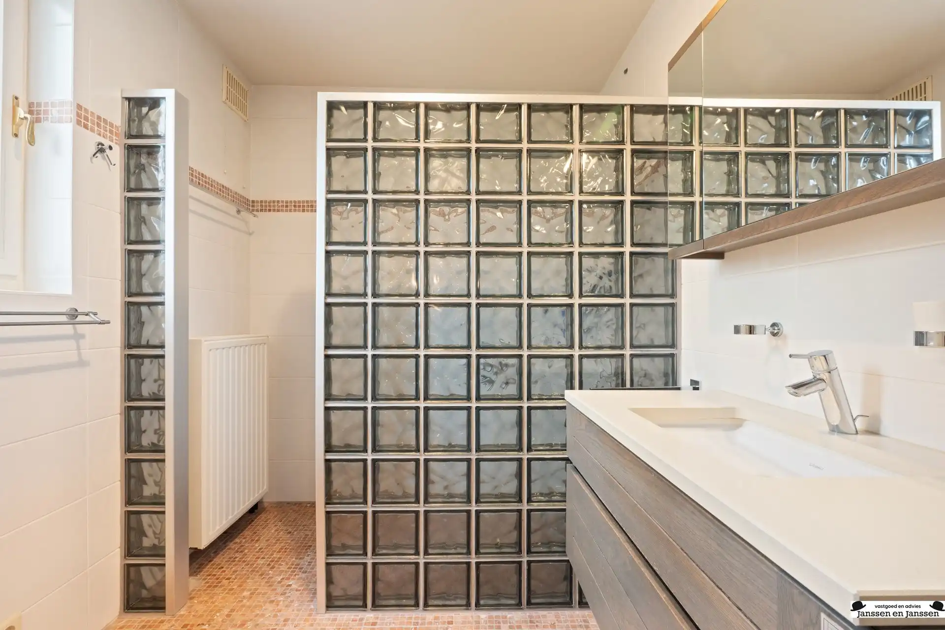 Karaktervolle villa op aan de Bredabaan te Gooreind  foto 12