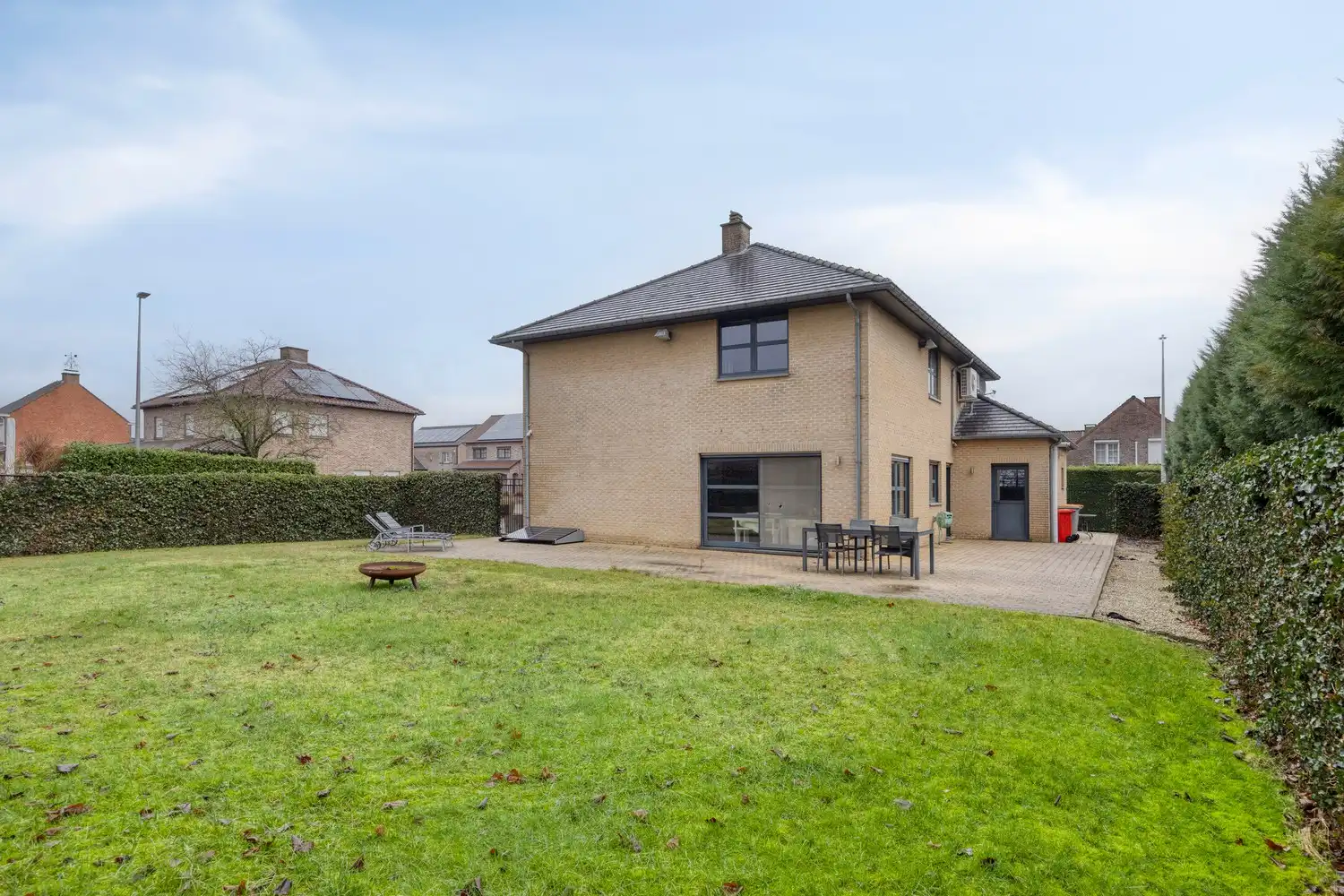 Ruime, vrijstaande woning te koop nabij het centrum van Lanaken. foto 29