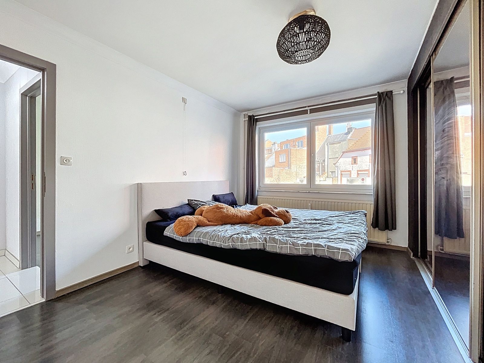 Instapklaar, gerenoveerd 2 slpk. app. met terras in centrum foto 16