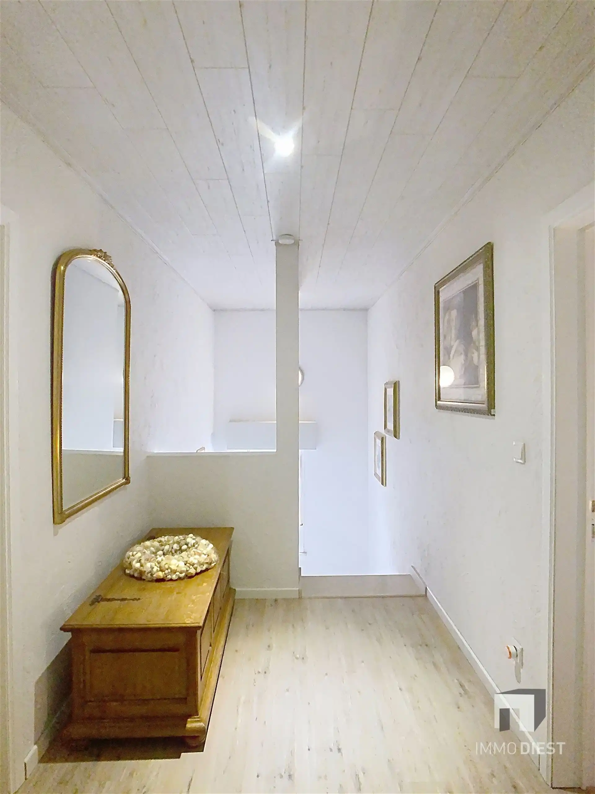 Energiezuinige en prima onderhouden gezinswoning met 4/5 slaapkamers en zwembad op 10 are. foto 25