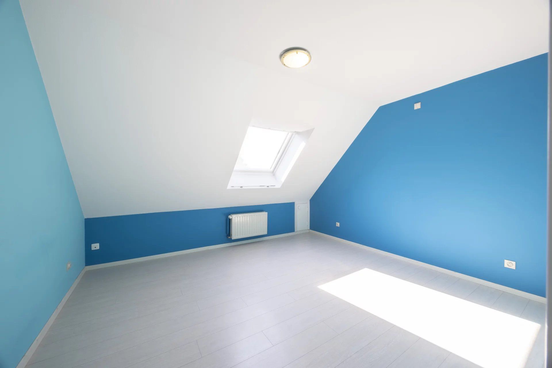 Ruim appartement met 4 slaapkamers, groot terras, tuin en garage. foto 20