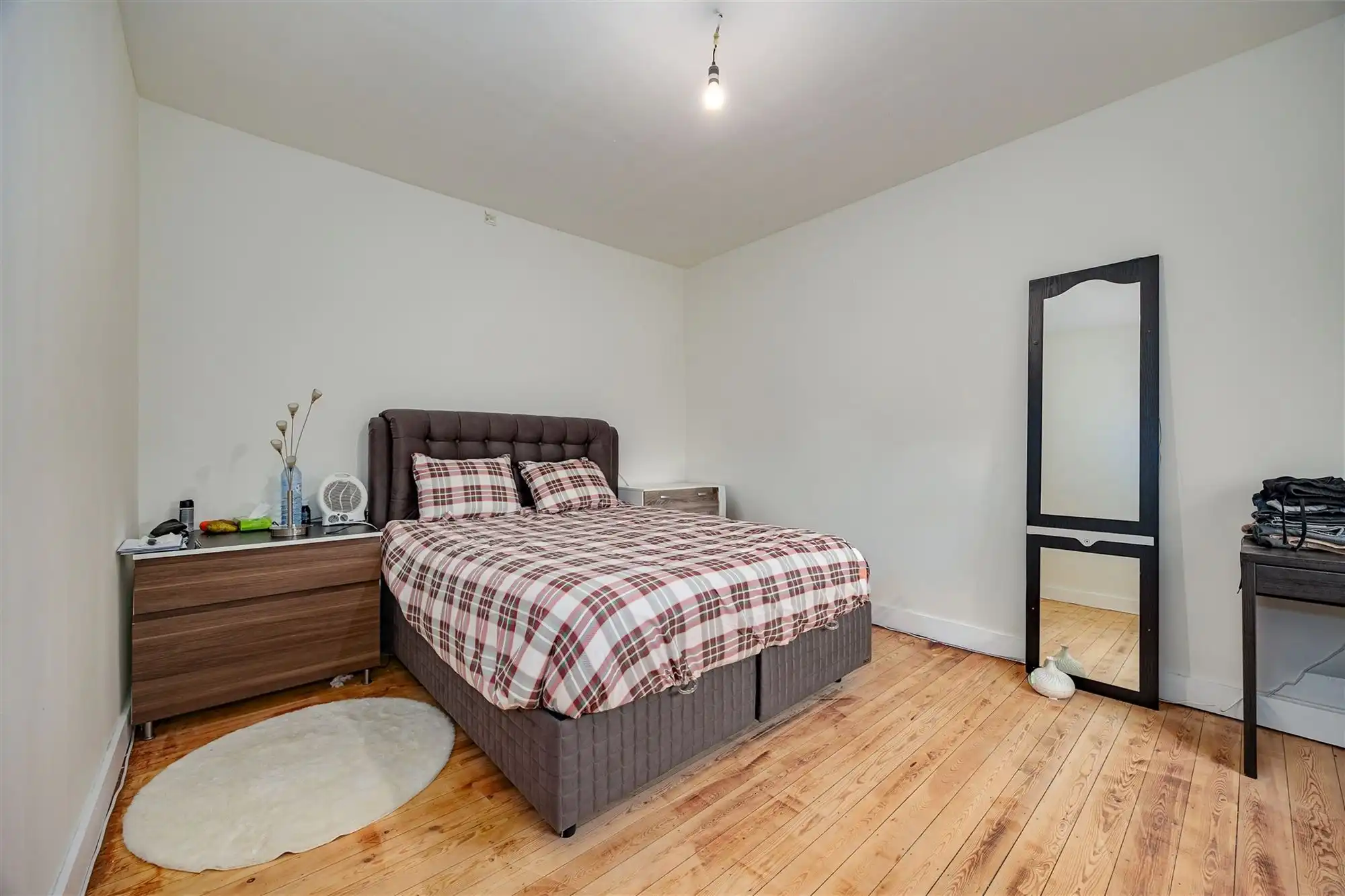 Instapklaar huis met magazijn in het centrum foto 18