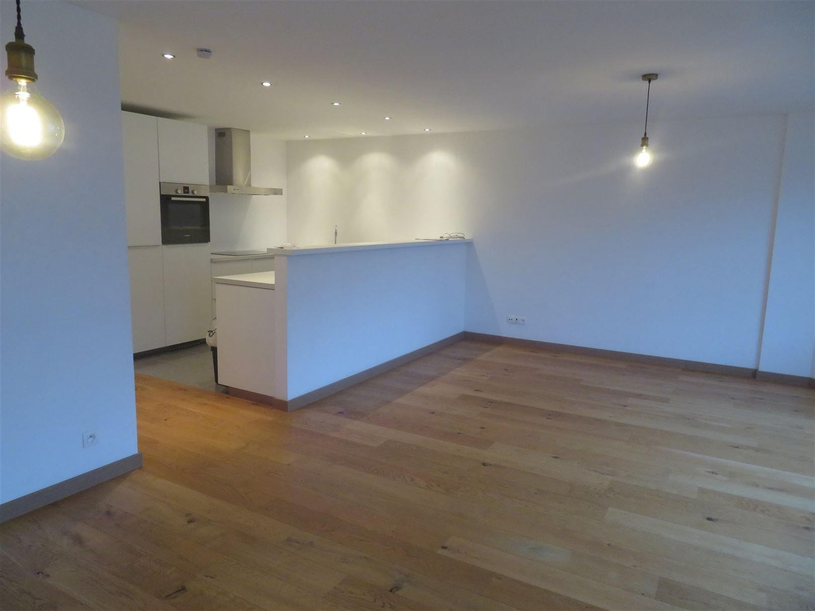 Appartement (100m²) met 2 slaapkamers in hartje Antwerpen! foto 4