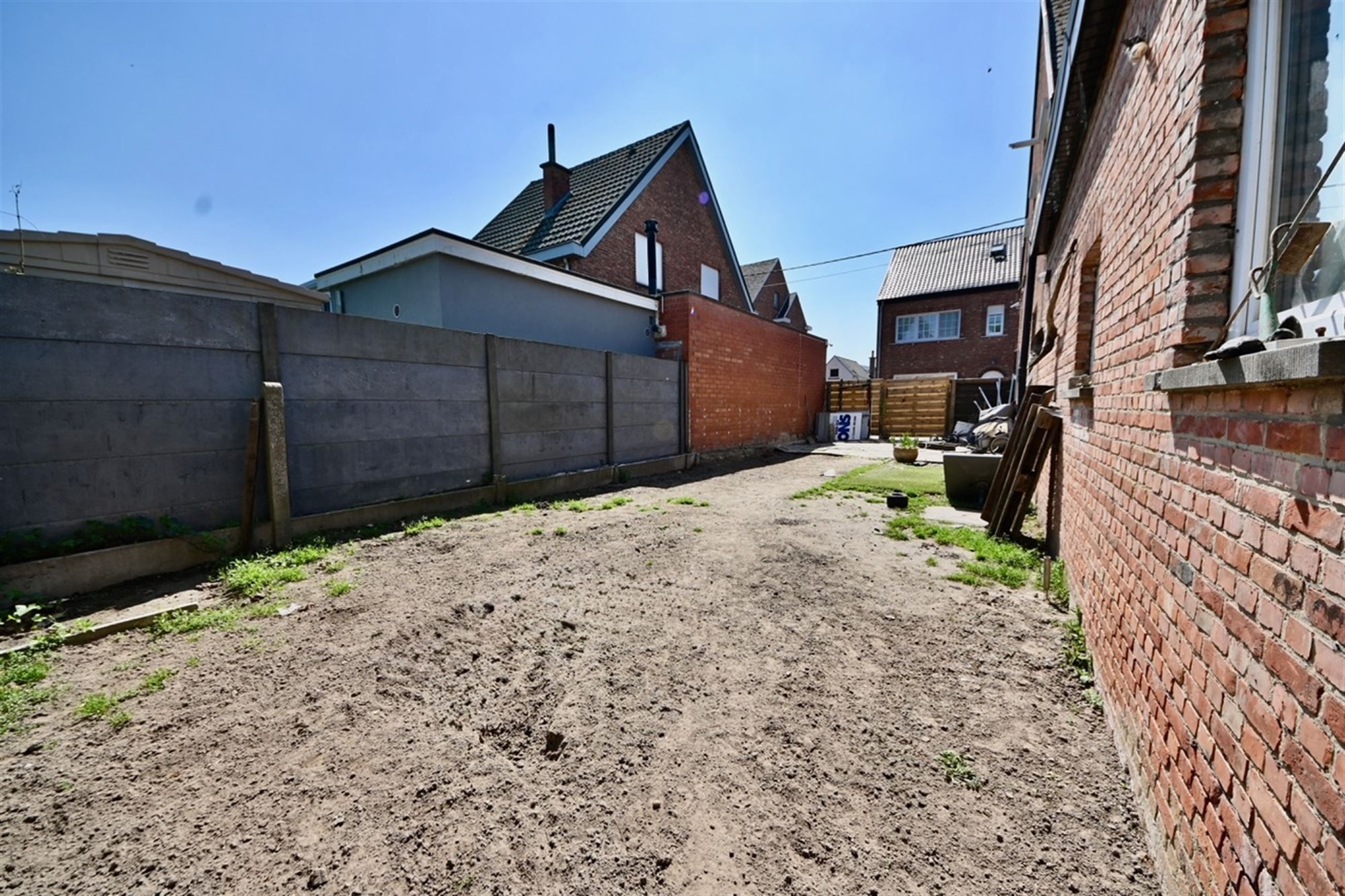 Te renoveren woning met 3 slaapkamers, garage en tuin.  foto 18