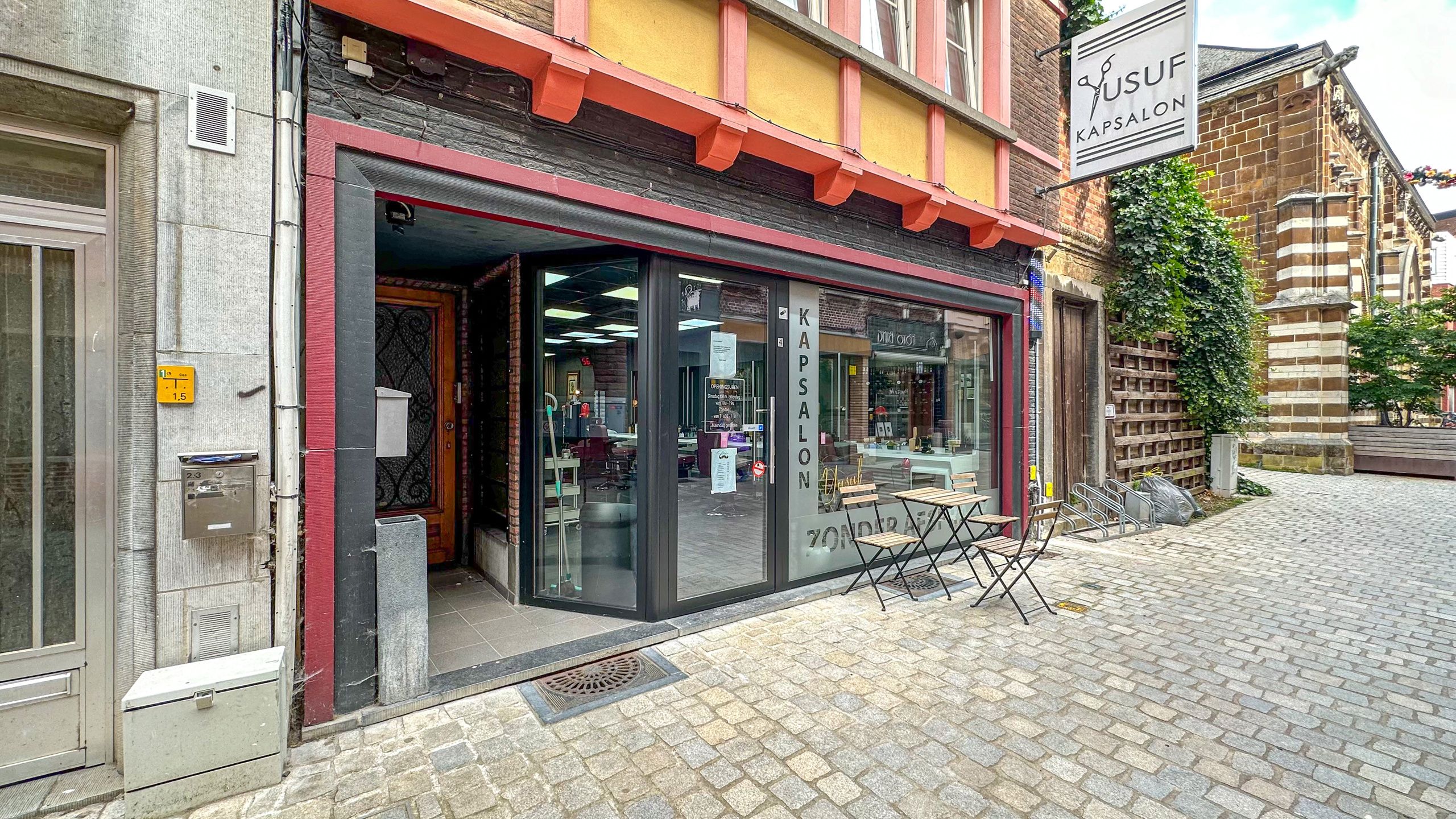 Vernieuwde Kapperszaak op topligging in het Hart van Diest! foto {{pictureIndex}}