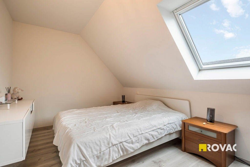Zeer recente en ruime woning met 4 slaapkamers, garage en tuin foto 10