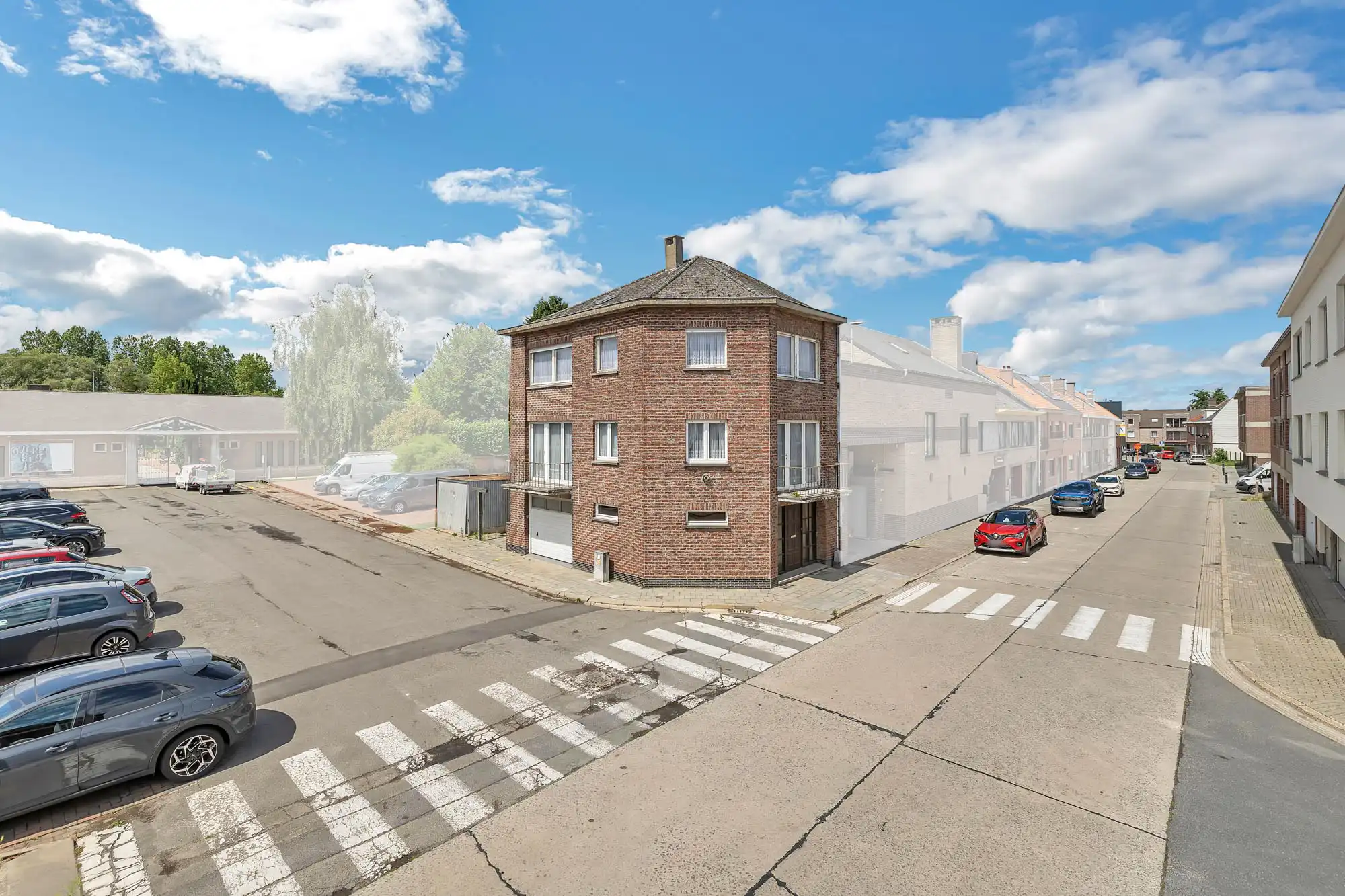 Hoofdfoto van de publicatie: Solide, te renoveren bel-étage op goede ligging