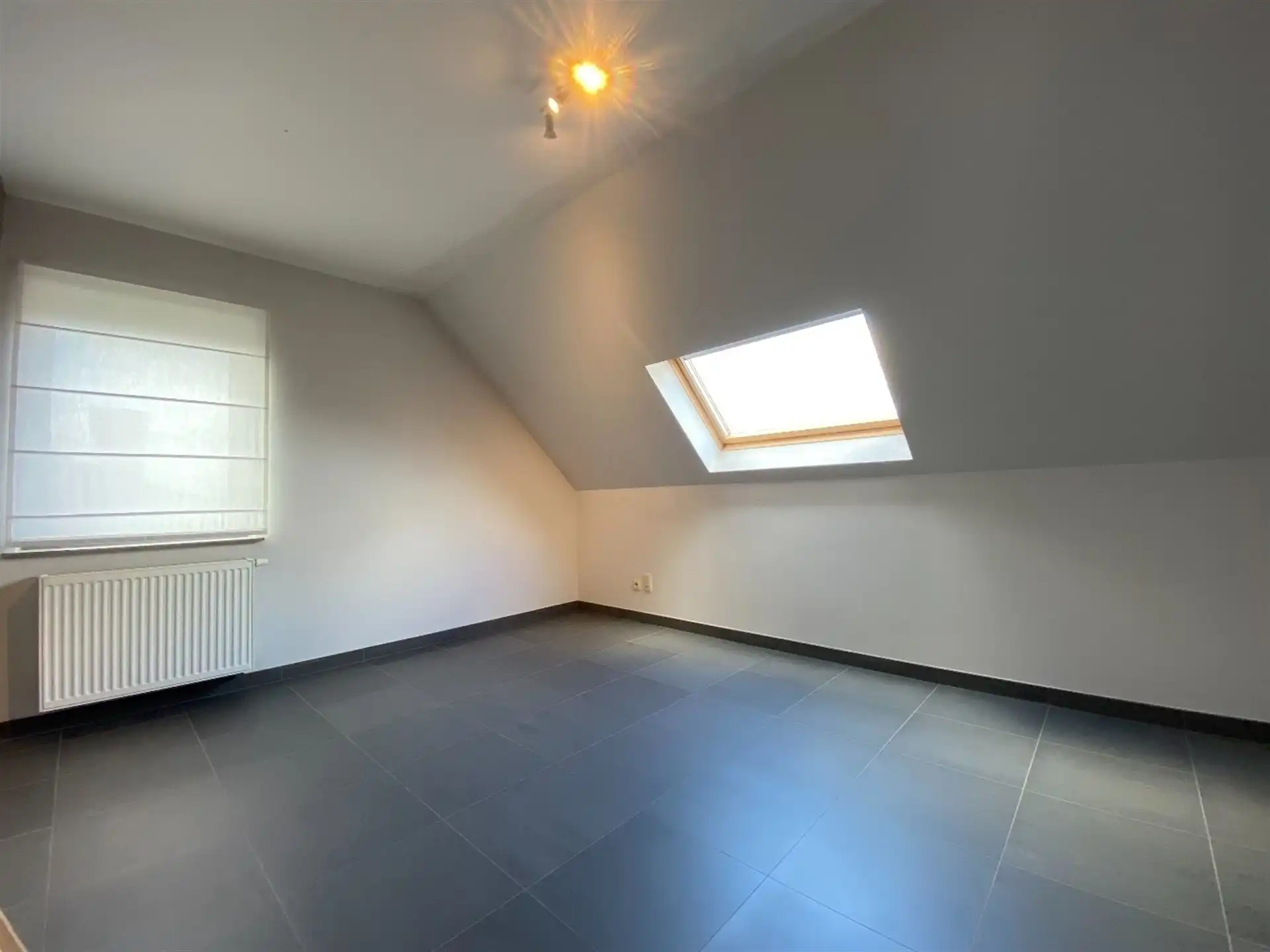 Gunstig gelegen dakappartement met autostaanplaats. foto 12