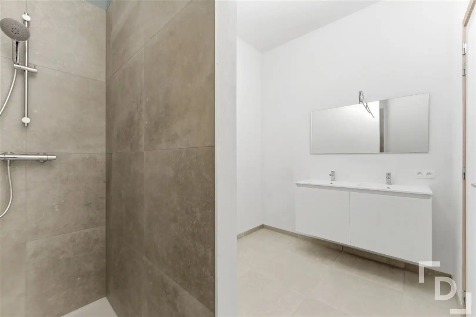 Instapklare nieuwbouwappartement te koop op toplocatie in centrum Ieper. foto 34